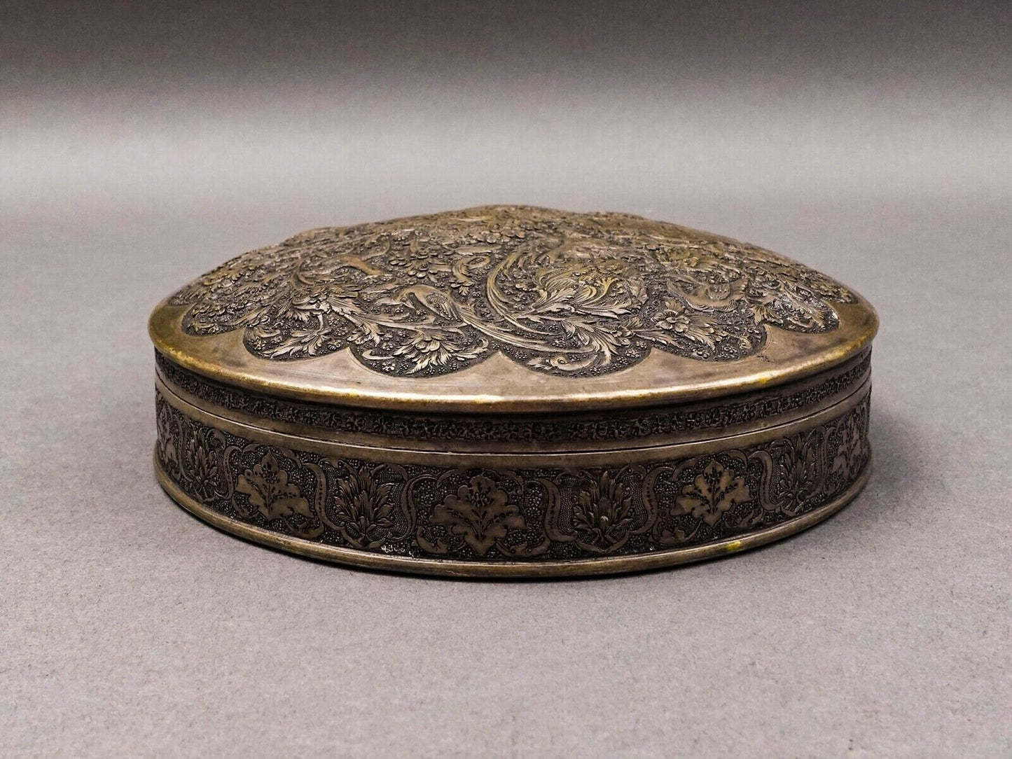 Antique Persian Islamic Middle East Silver Repousse Round Trinket Box 425 Grams