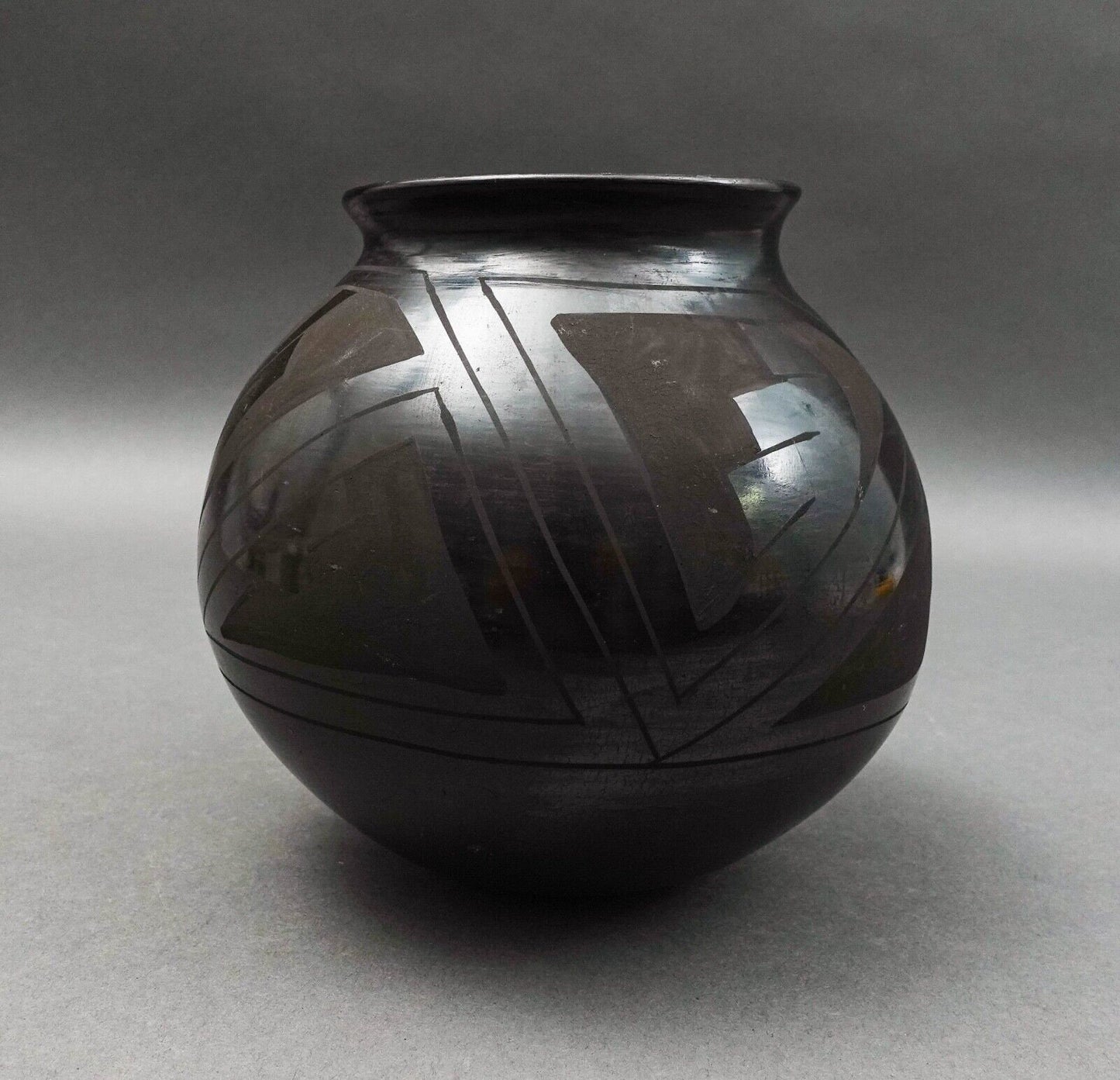 Mata Ortiz Tomasa Mora Signed Black Southwest Pottery Vase 6"