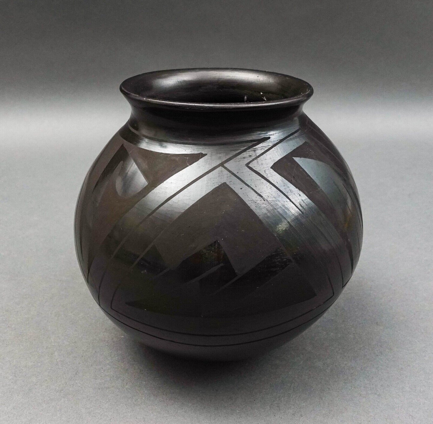Mata Ortiz Tomasa Mora Signed Black Southwest Pottery Vase 6"