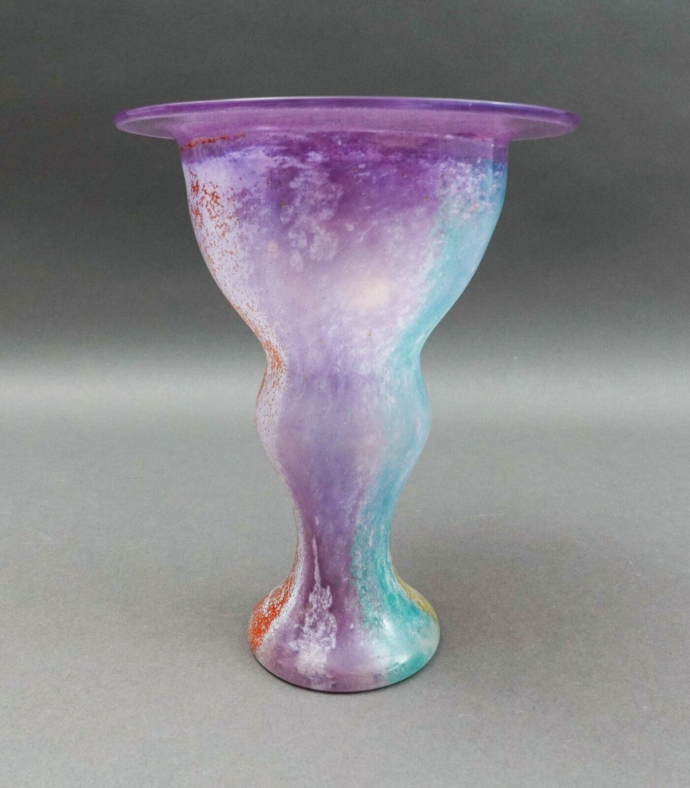 Kosta Boda Sweden Kjell Engman Signed Can Can Flower Art Glass Vase 8 5/8"
