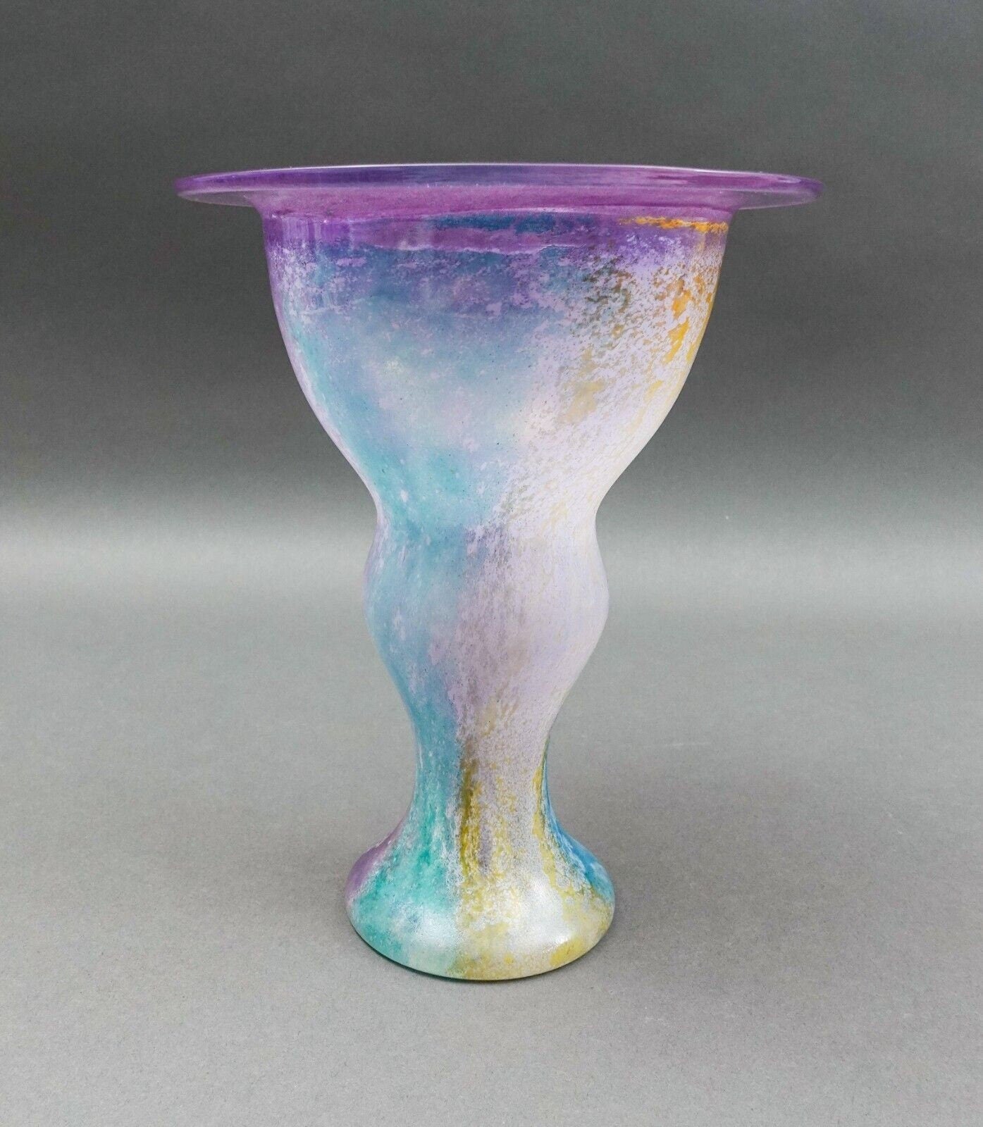 Kosta Boda Sweden Kjell Engman Signed Can Can Flower Art Glass Vase 8 5/8"