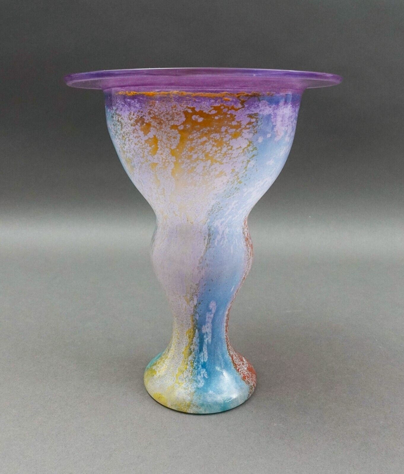 Kosta Boda Sweden Kjell Engman Signed Can Can Flower Art Glass Vase 8 5/8"