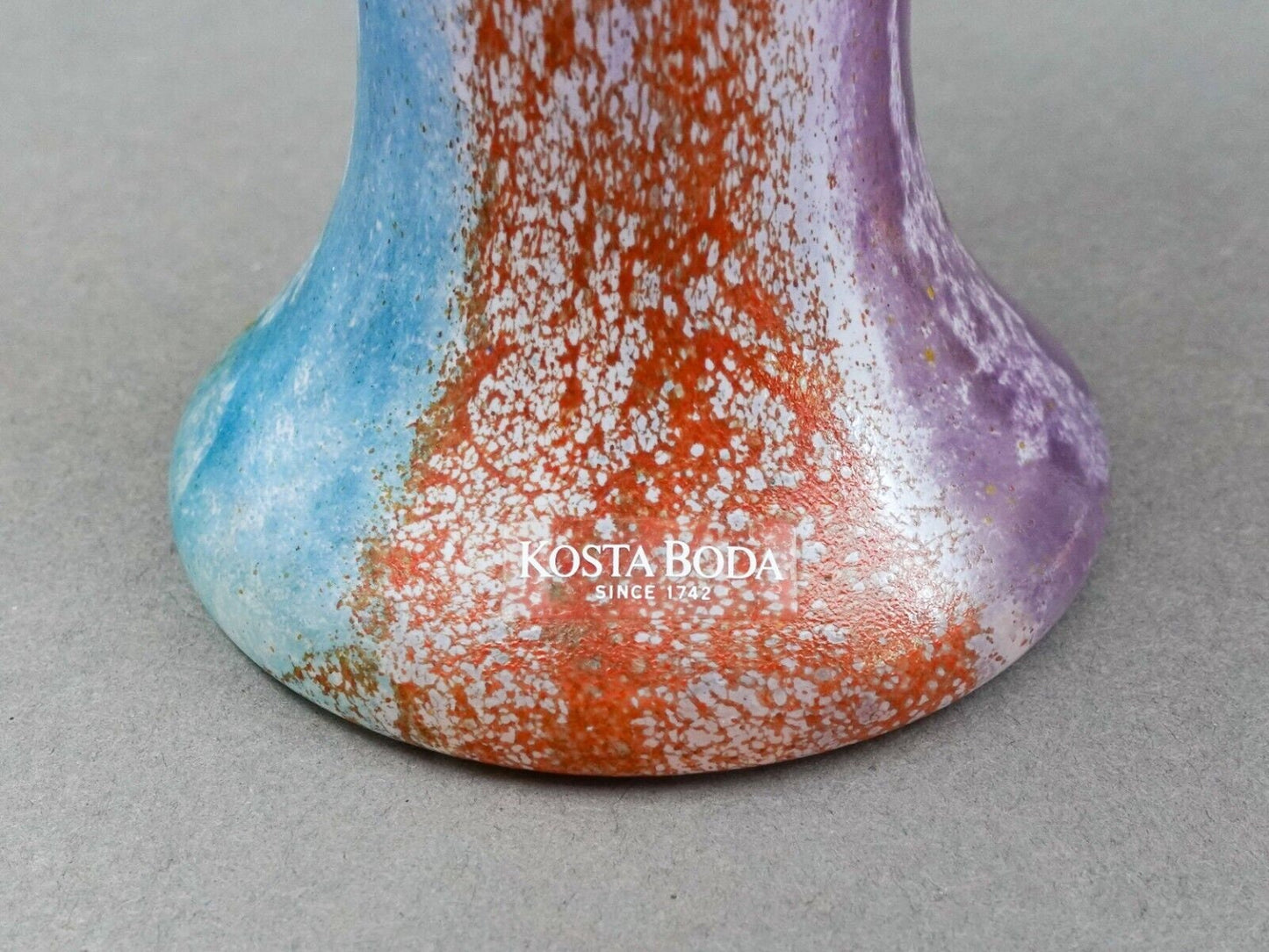 Kosta Boda Sweden Kjell Engman Signed Can Can Flower Art Glass Vase 8 5/8"