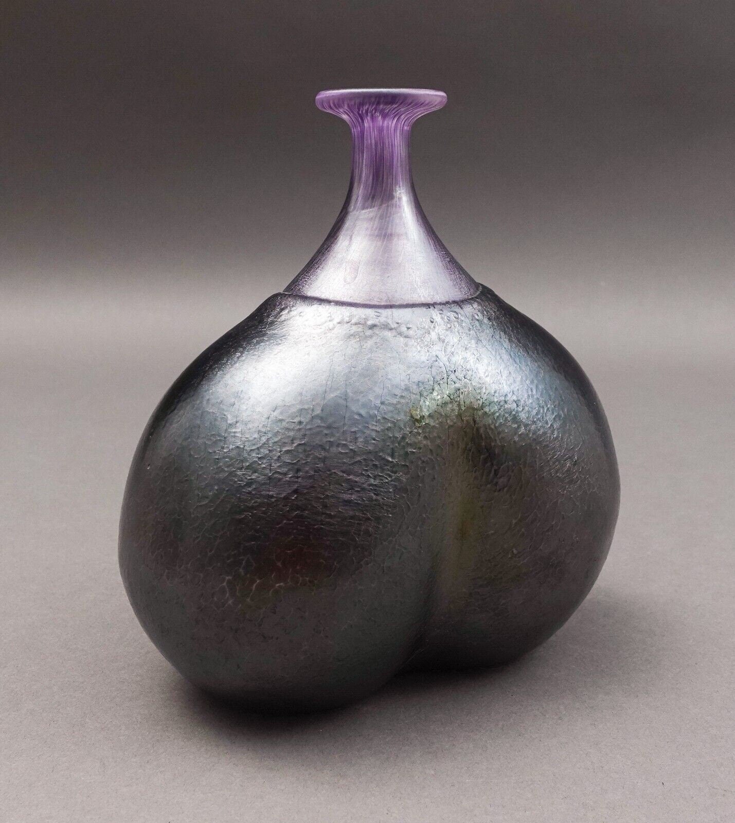 Kosta Boda Sweden Bertil Vallien Purple Volcano Buttocks Art Glass Vase 5 3/4"