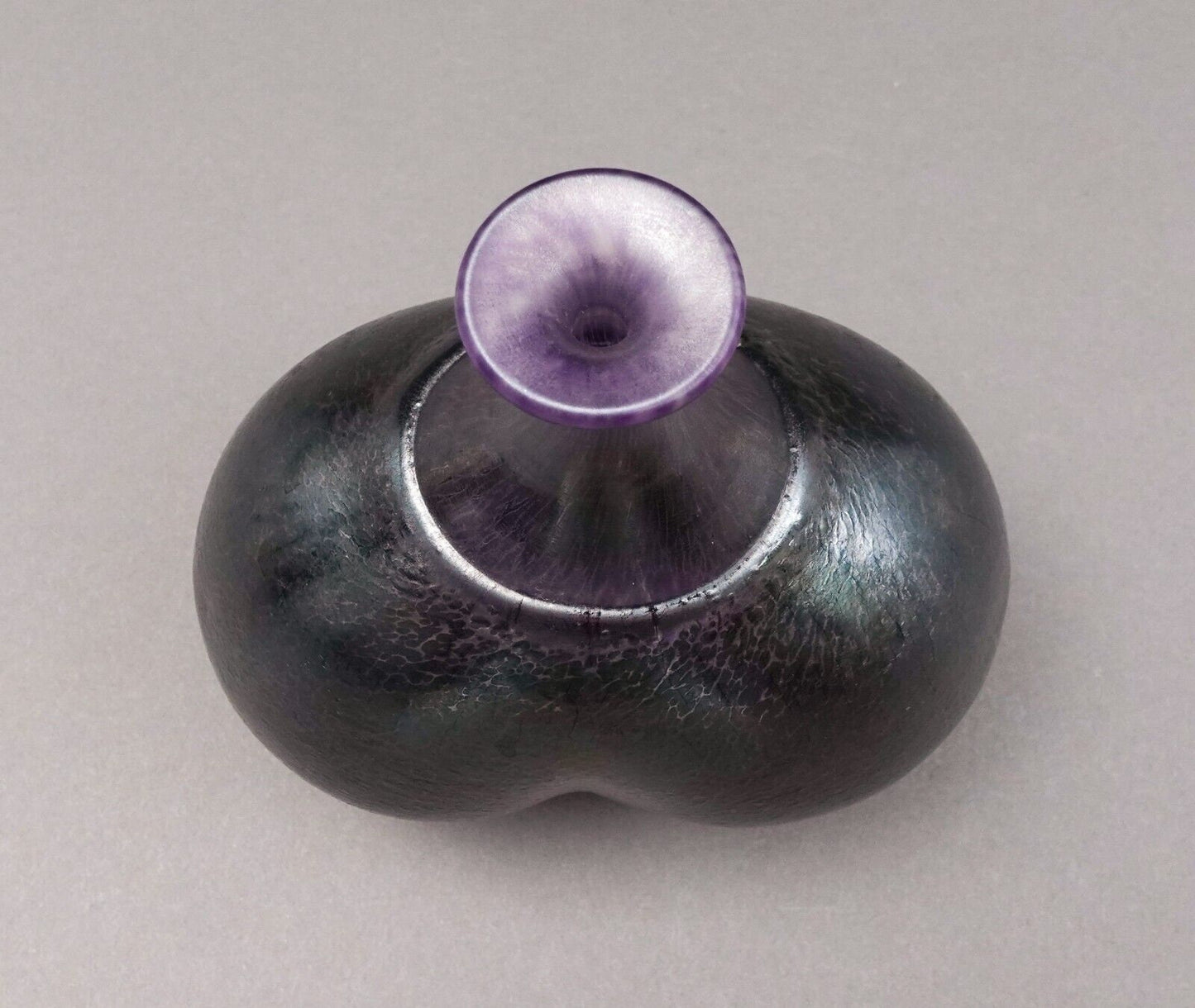 Kosta Boda Sweden Bertil Vallien Purple Volcano Buttocks Art Glass Vase 5 3/4"