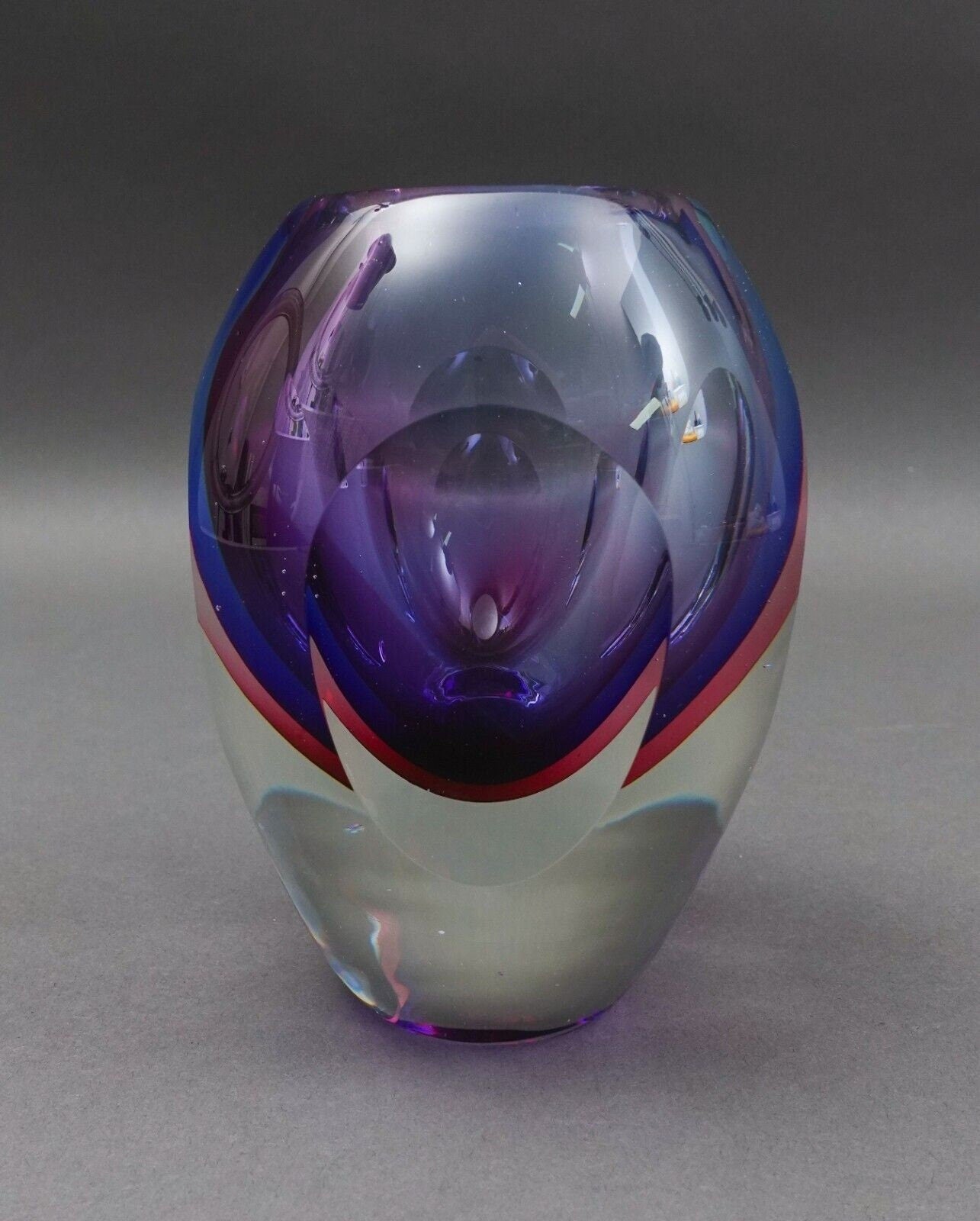 Flavio Poli Seguso Murano Sommerso Faceted Glass Vase 5 1/2"