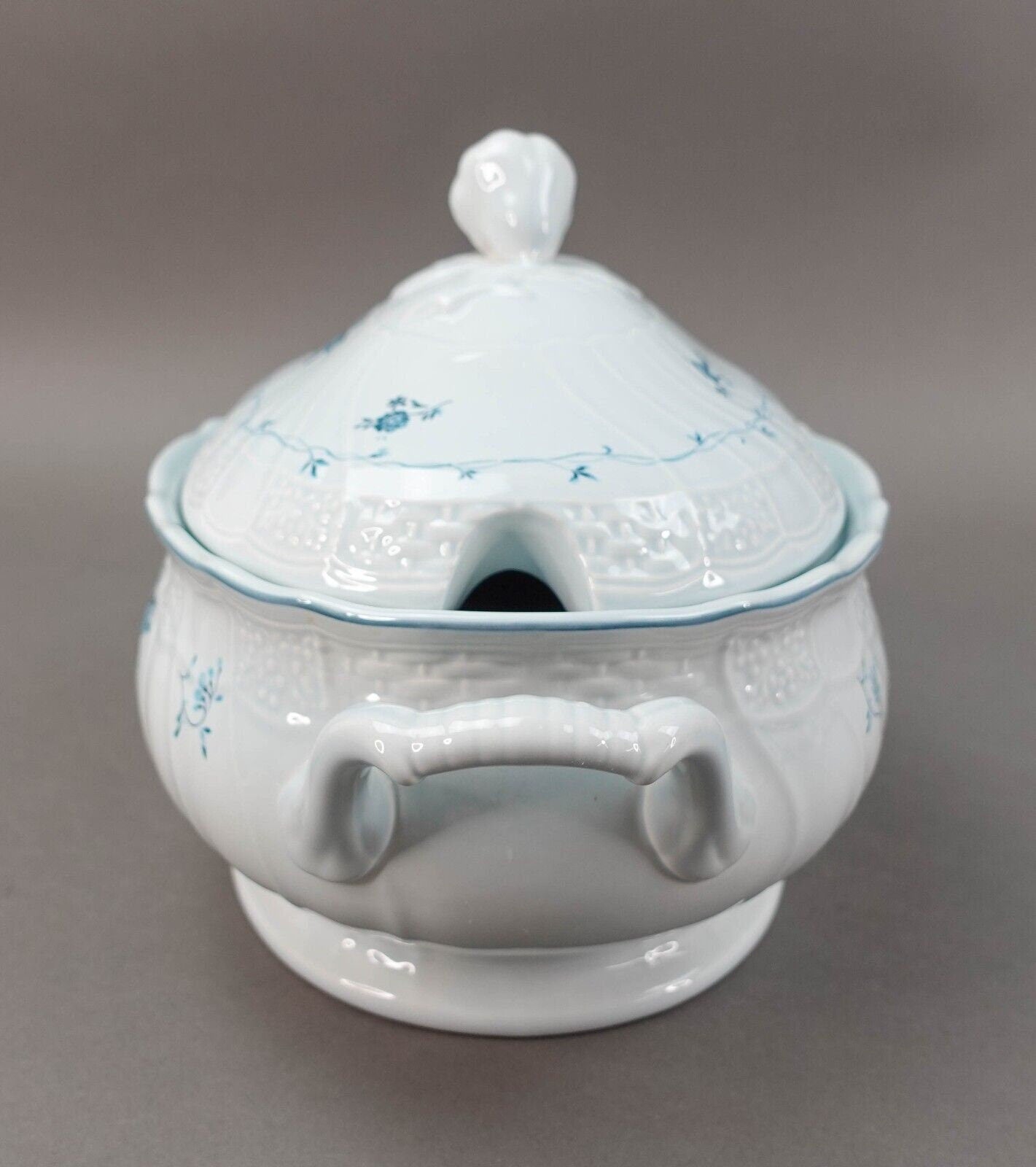 Mikasa Japan Precious Blue Sheffield D2502 Blue Floral Tureen With Lid