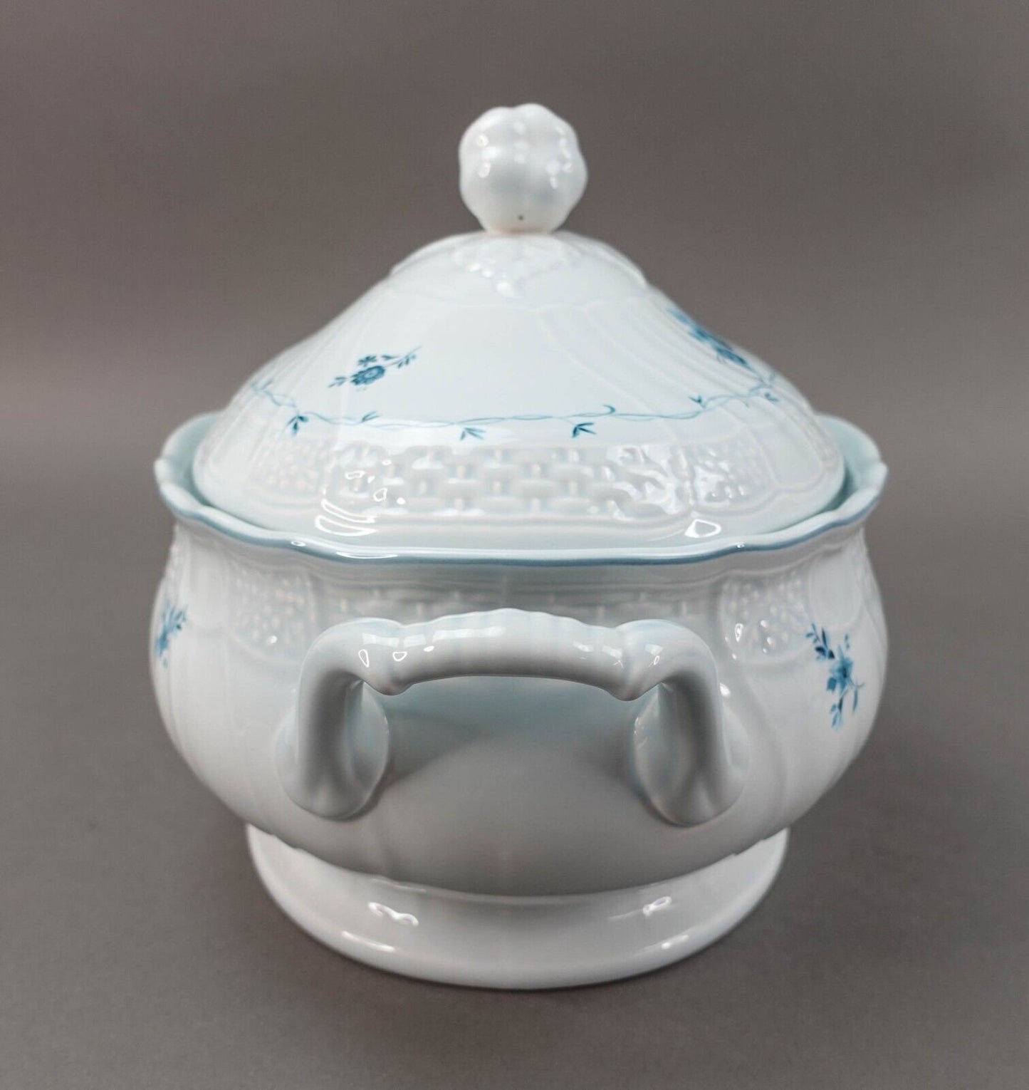 Mikasa Japan Precious Blue Sheffield D2502 Blue Floral Tureen With Lid