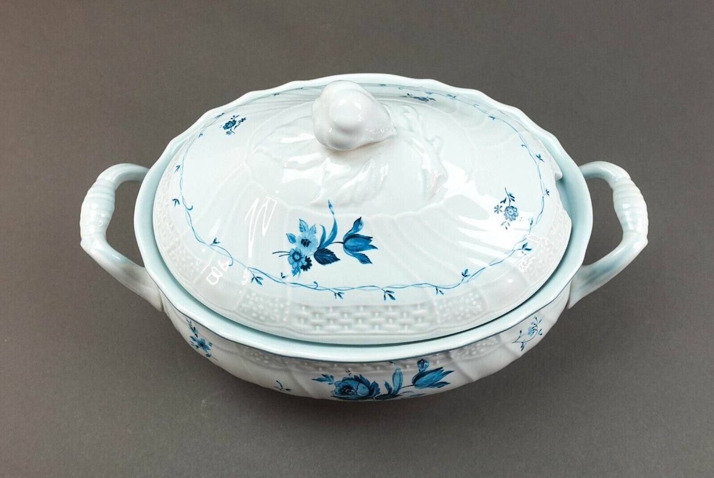 Mikasa Japan Precious Blue Sheffield D2502 Blue Floral Tureen With Lid