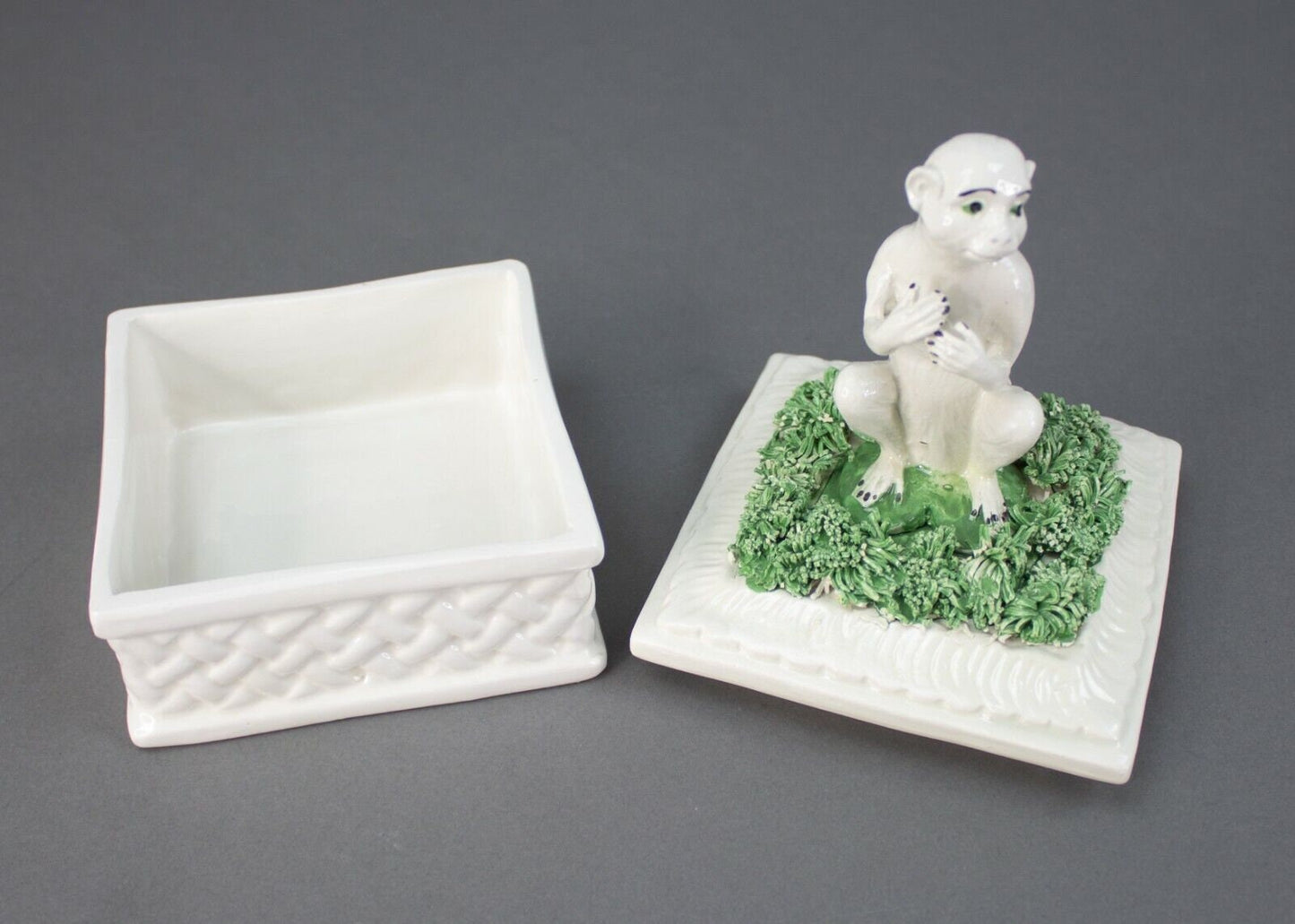 Italian White Monkey Glazed Majolica Ceramic Jewelry Trinket Box 11731-A Italy