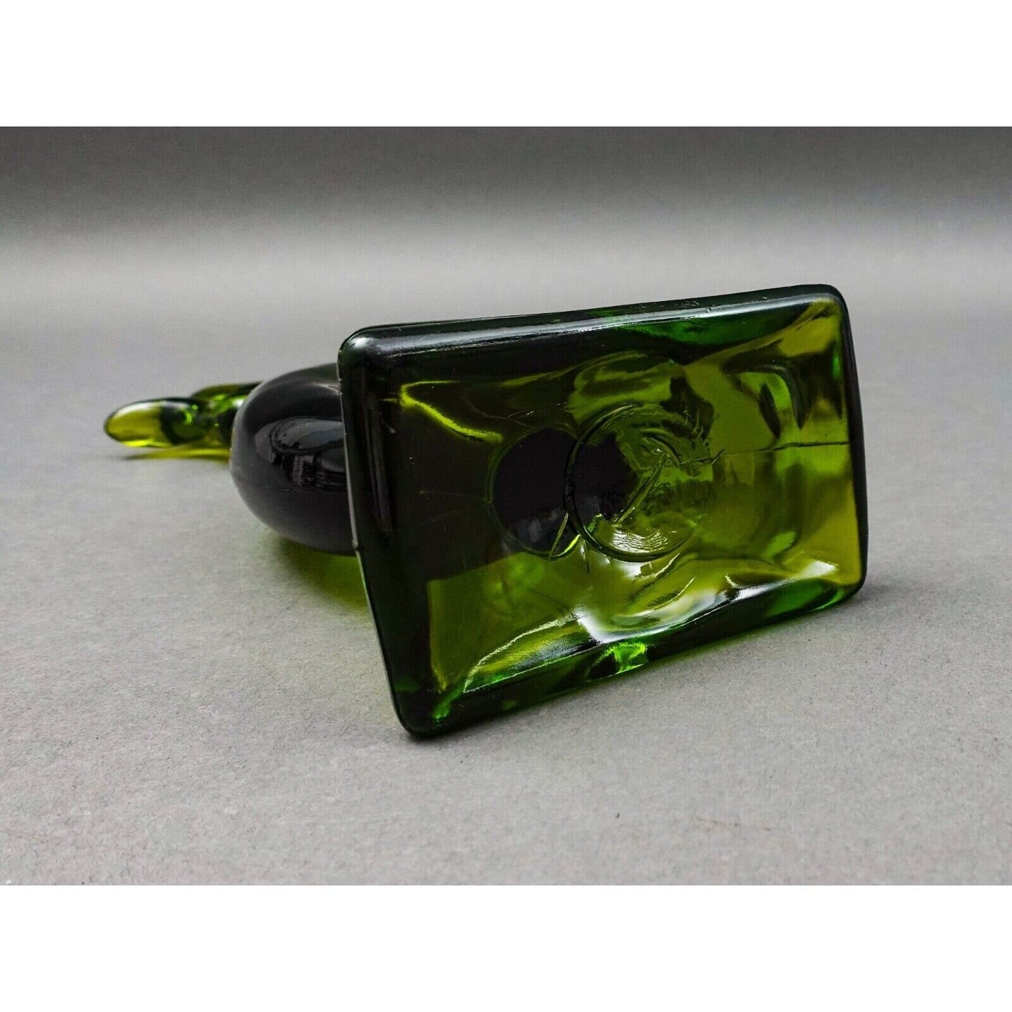 Viking Glass Epic Line Avocado Green Kellogg Rooster Sculpture 9 1/2"