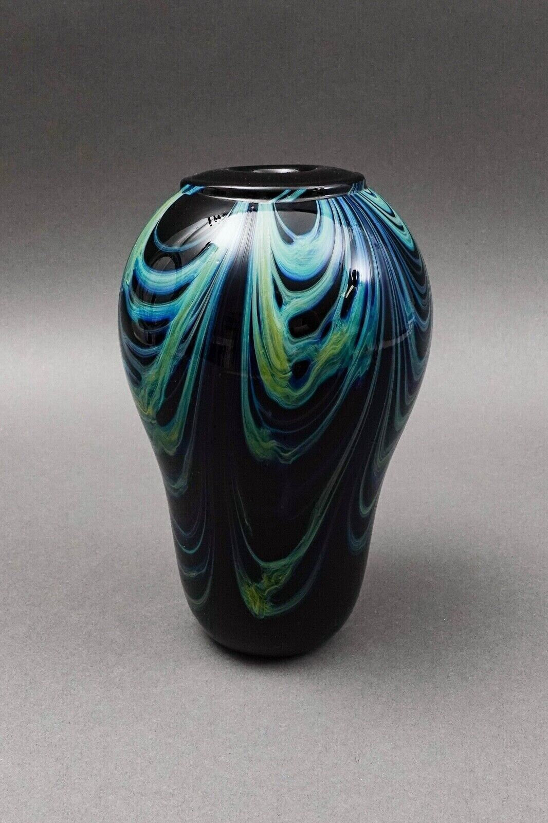 William Worcester Signed 1975 Hawaiian Maui Studio Art Glass Vase 7 5/8"