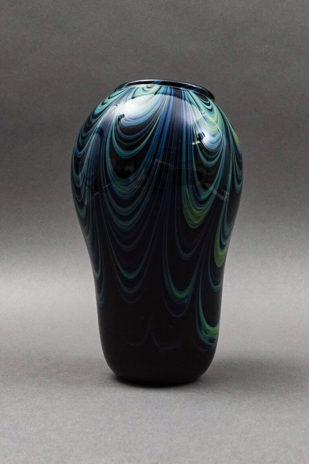 William Worcester Signed 1975 Hawaiian Maui Studio Art Glass Vase 7 5/8"