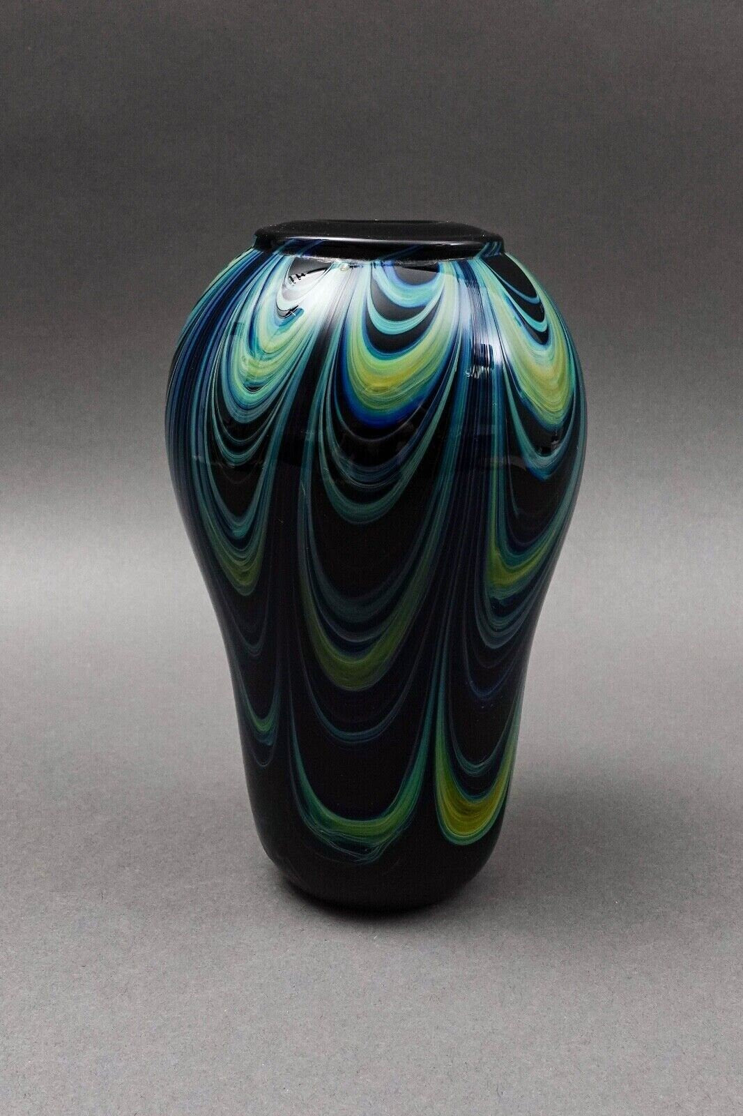 William Worcester Signed 1975 Hawaiian Maui Studio Art Glass Vase 7 5/8"
