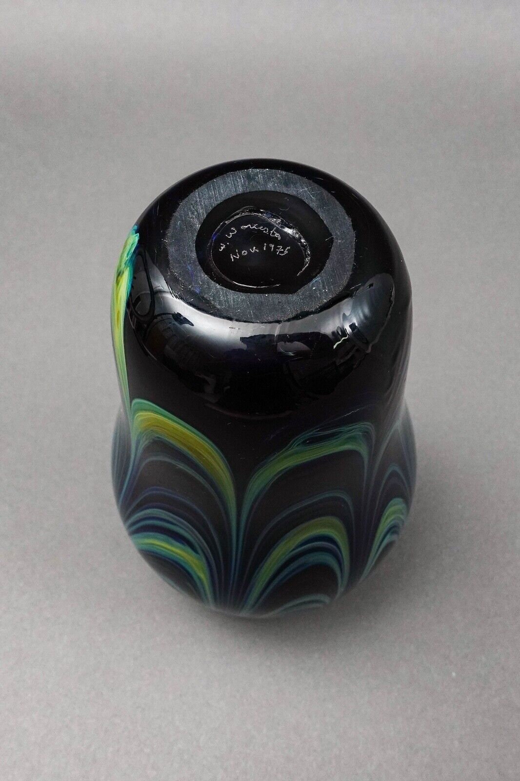 William Worcester Signed 1975 Hawaiian Maui Studio Art Glass Vase 7 5/8"