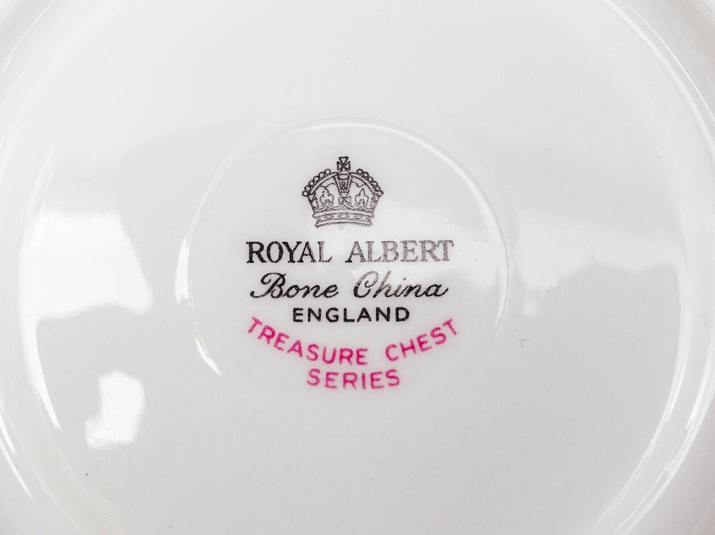 Royal Albert England Treasure Chest Series Tea Cup & Saucer