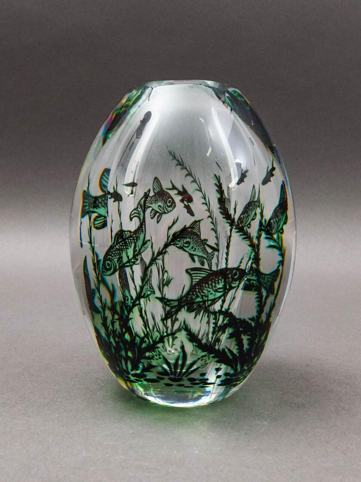 Edward Hald (Sweden, 1883 -1980) Orrefors 1948 "Graal" Fish Art Glass Vase 5.25"