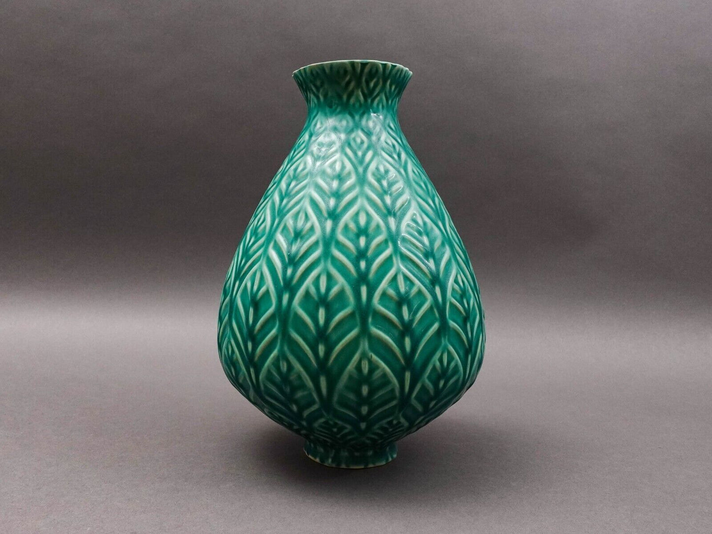 Jonathan Adler Peru Vintage Large Leaf Leaves Green Ceramic Pottery Vase 11 1/2"