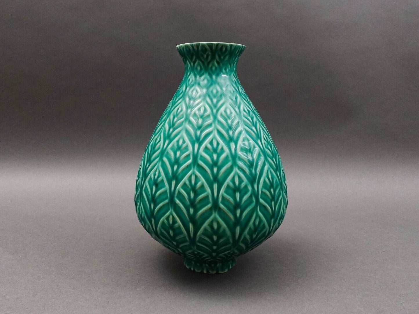Jonathan Adler Peru Vintage Large Leaf Leaves Green Ceramic Pottery Vase 11 1/2"