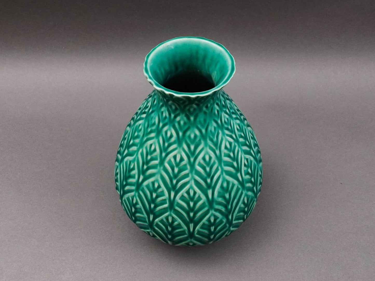 Jonathan Adler Peru Vintage Large Leaf Leaves Green Ceramic Pottery Vase 11 1/2"