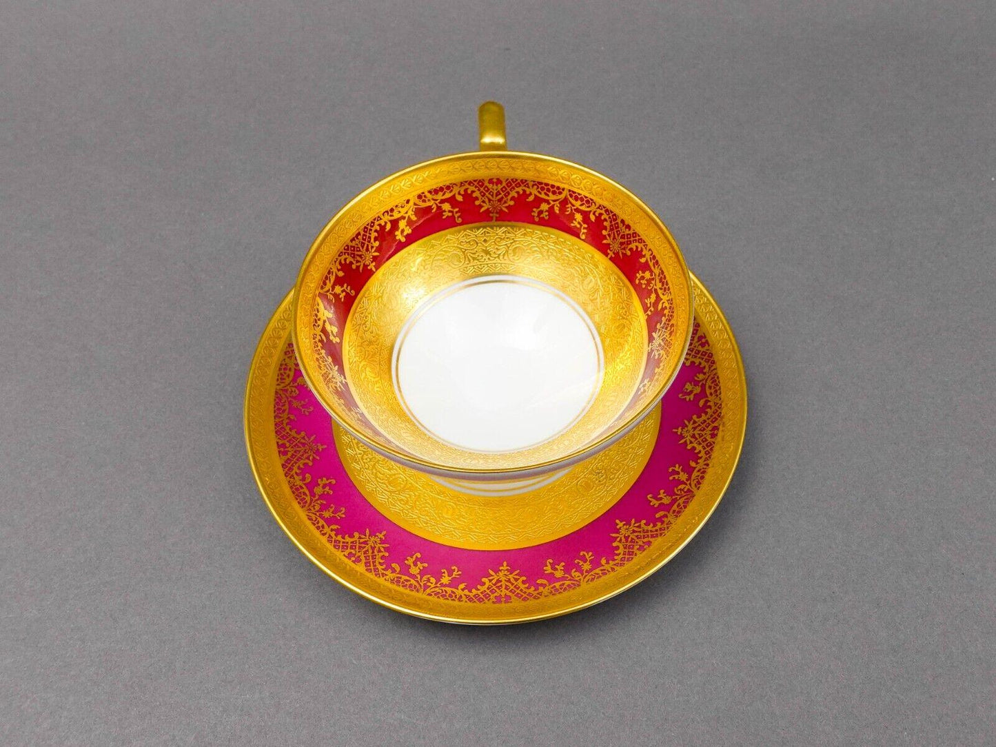 DW Porzellan Karlsbader Wertarbeit Fuchsia Gold Encrusted Cup & Saucer Set Of 4