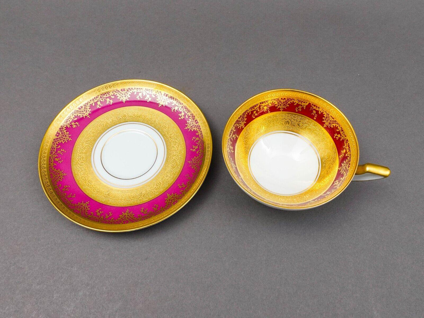 DW Porzellan Karlsbader Wertarbeit Fuchsia Gold Encrusted Cup & Saucer Set Of 4