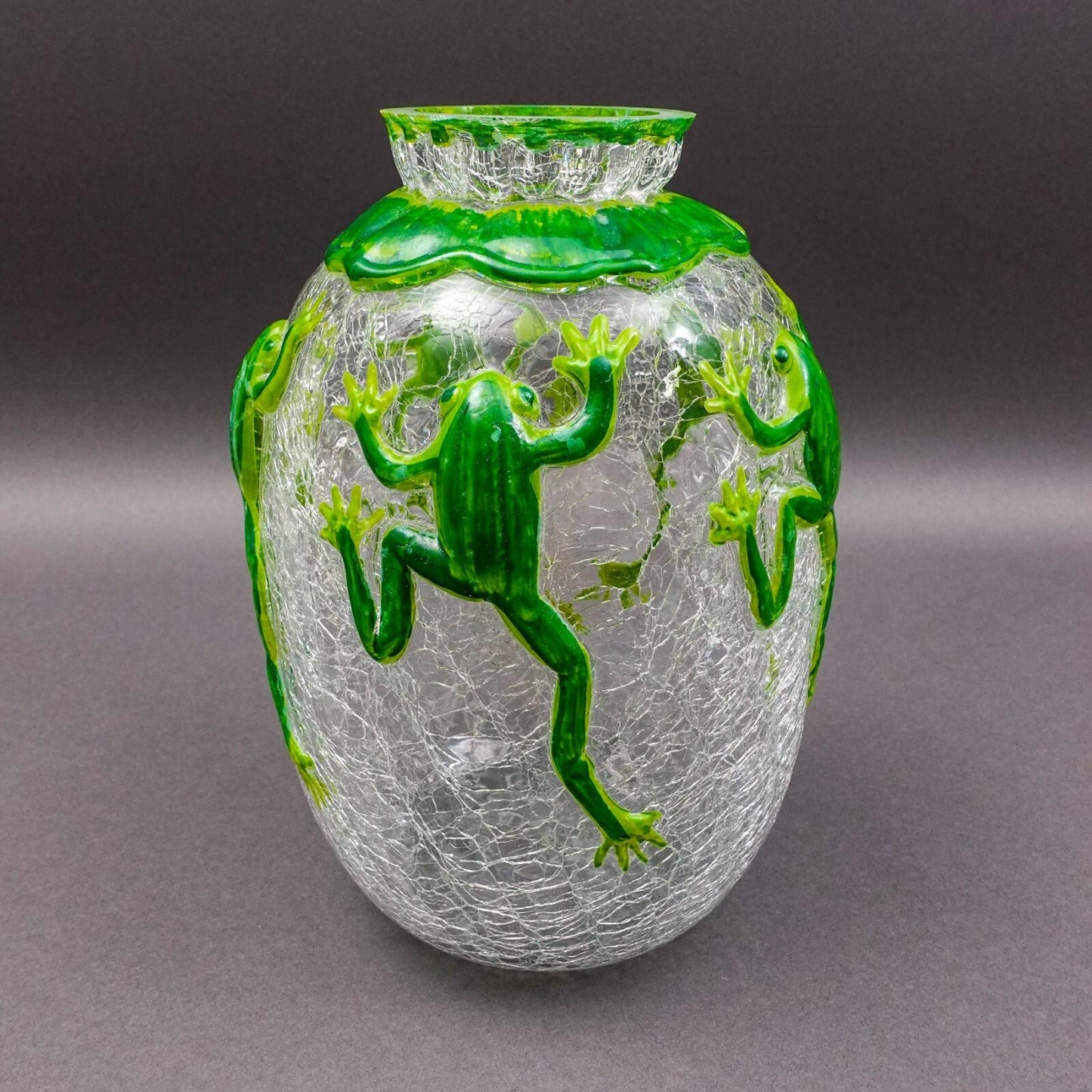 Vintage Applied Five Green Frogs In Relief Clear Crackle Glass Vase 10 1/8"