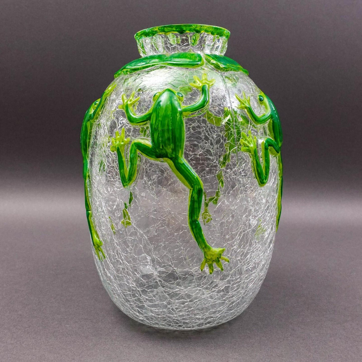 Vintage Applied Five Green Frogs In Relief Clear Crackle Glass Vase 10 1/8"