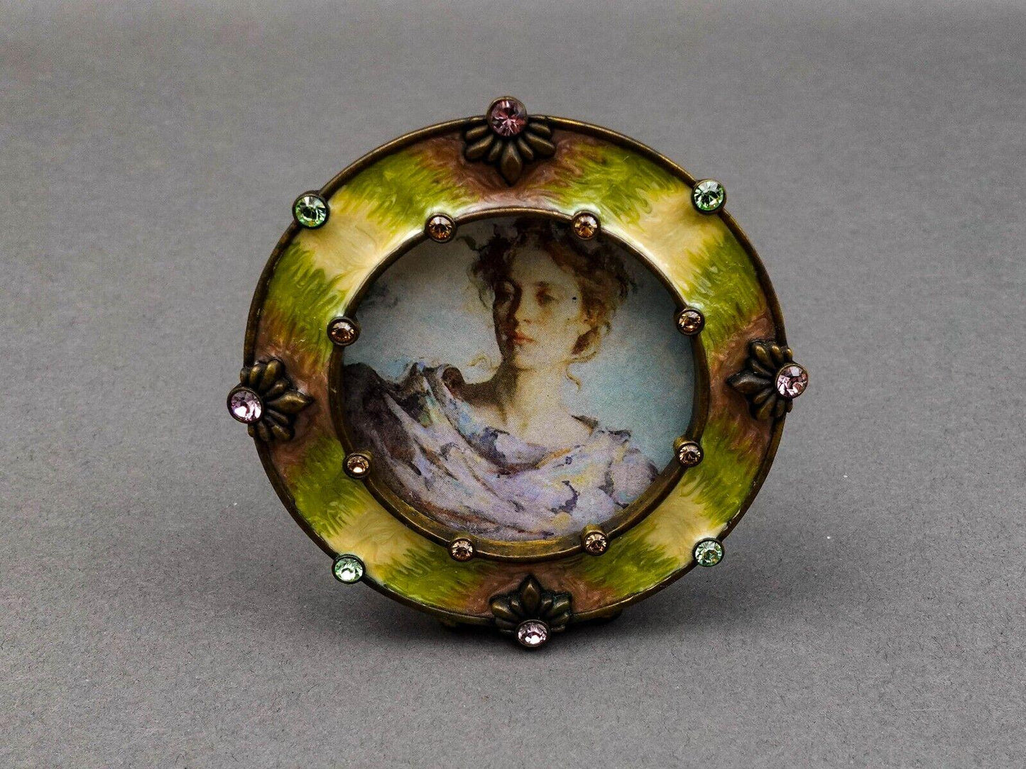 Jay Strongwater Swarovski Crystals Enameled Round MIni Photo Picture Frame 3"