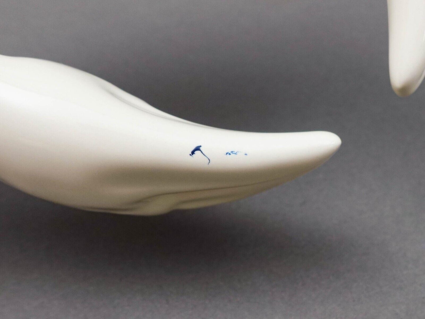 Oscar De La Renta Portugal White Porcelain Shell Crab Lidded Condiment Server