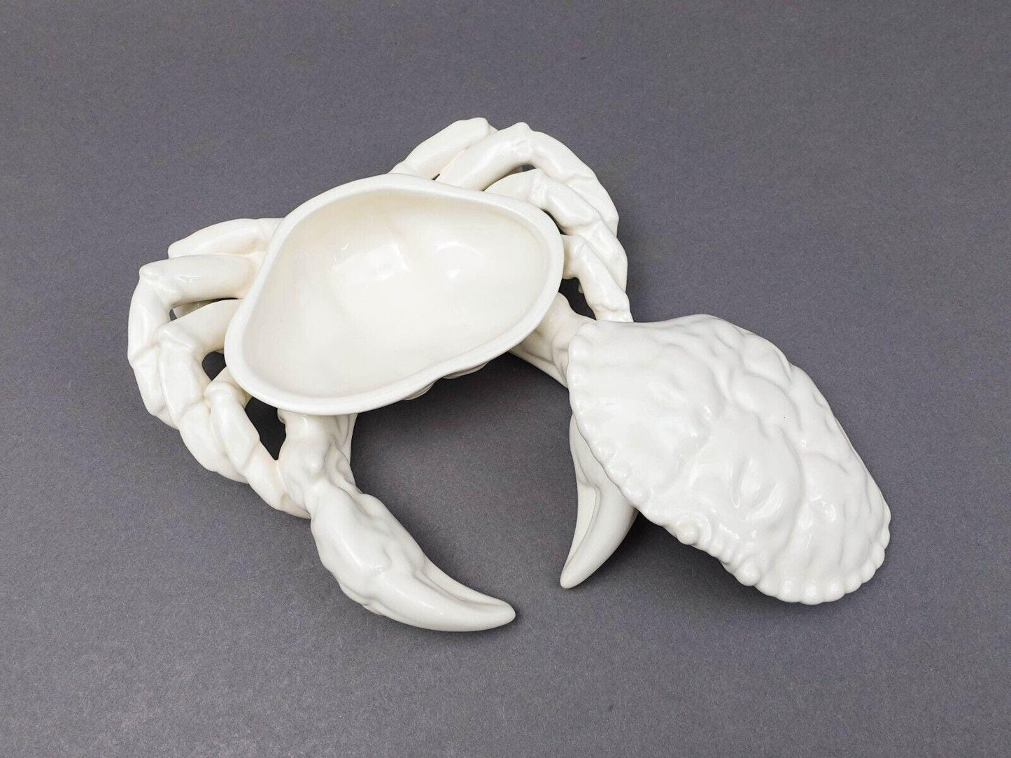 Oscar De La Renta Portugal White Porcelain Shell Crab Lidded Condiment Server