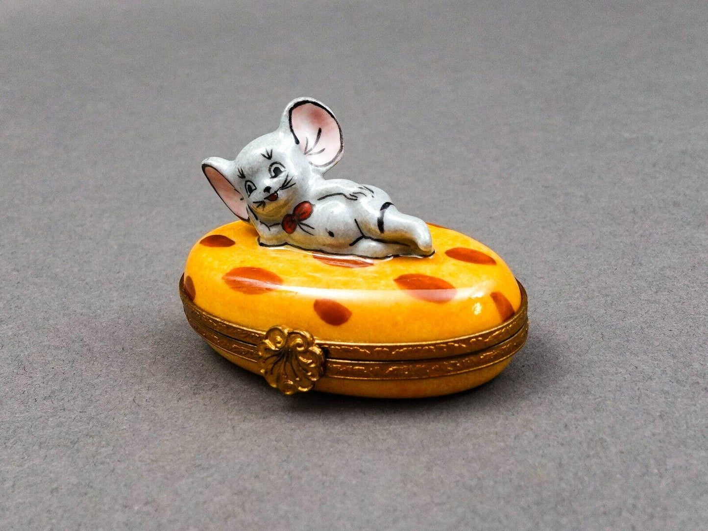 Limoges France Signed Peint Main Mouse And Cheese Porcelain Hinged Trinket Box