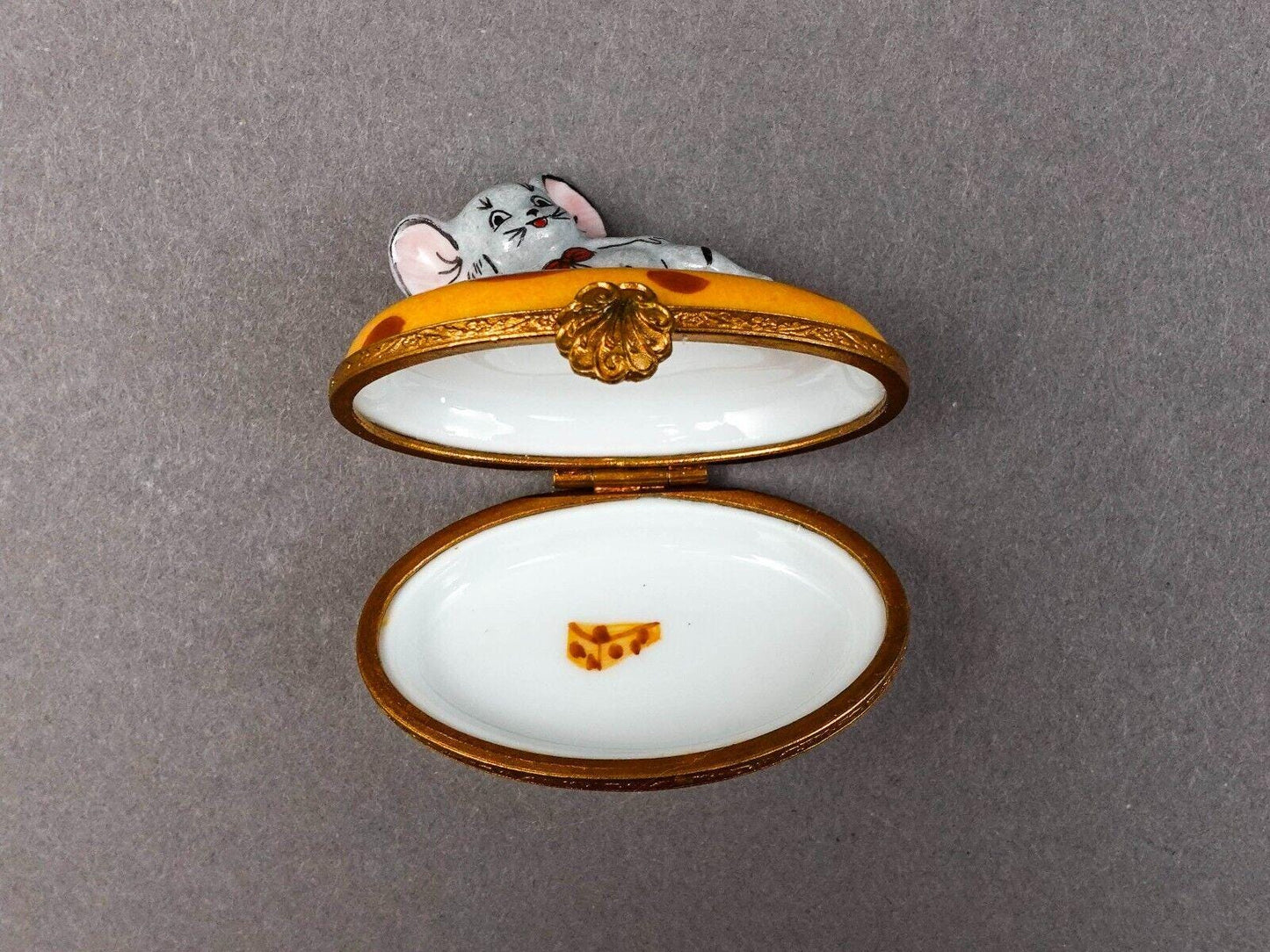 Limoges France Signed Peint Main Mouse And Cheese Porcelain Hinged Trinket Box