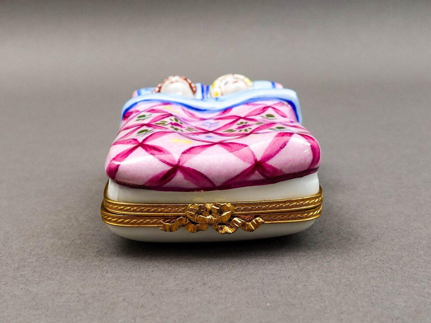 Limoges France Vintage Peint Main Sleeping Couple In Bed Porcelain Trinket Box