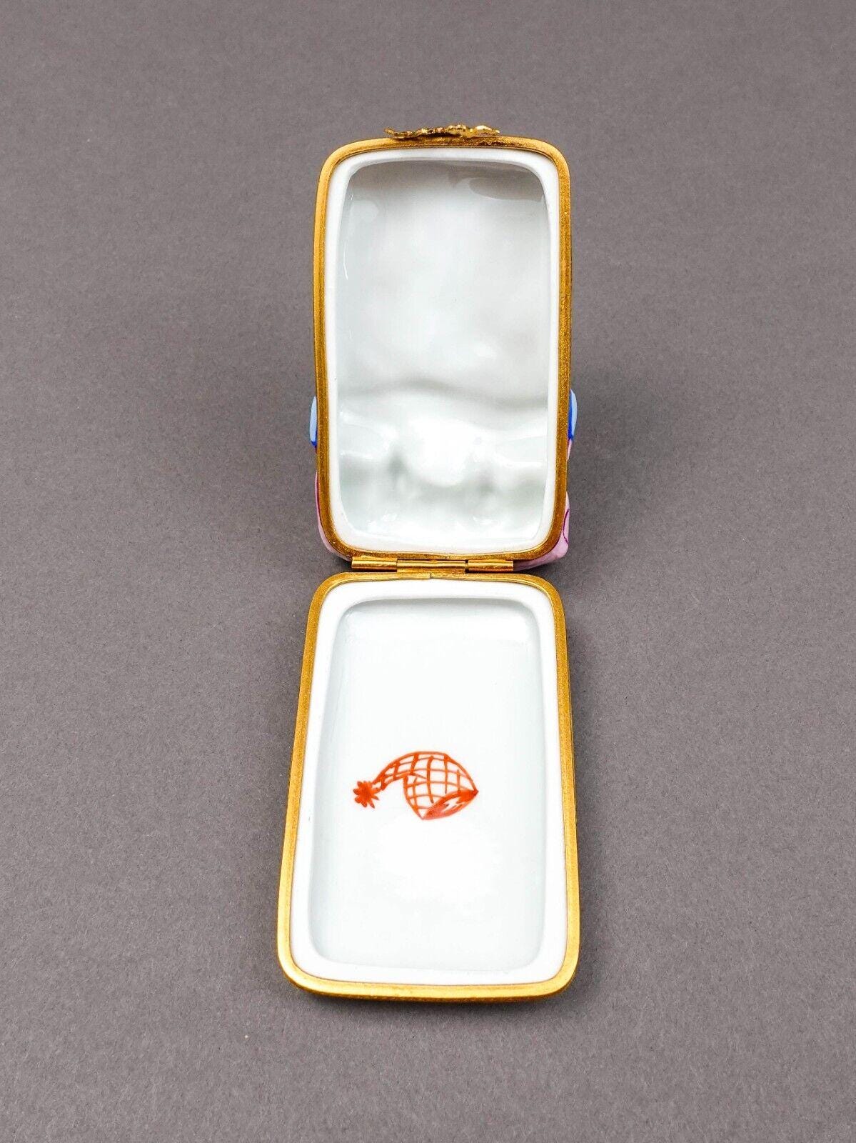 Limoges France Vintage Peint Main Sleeping Couple In Bed Porcelain Trinket Box