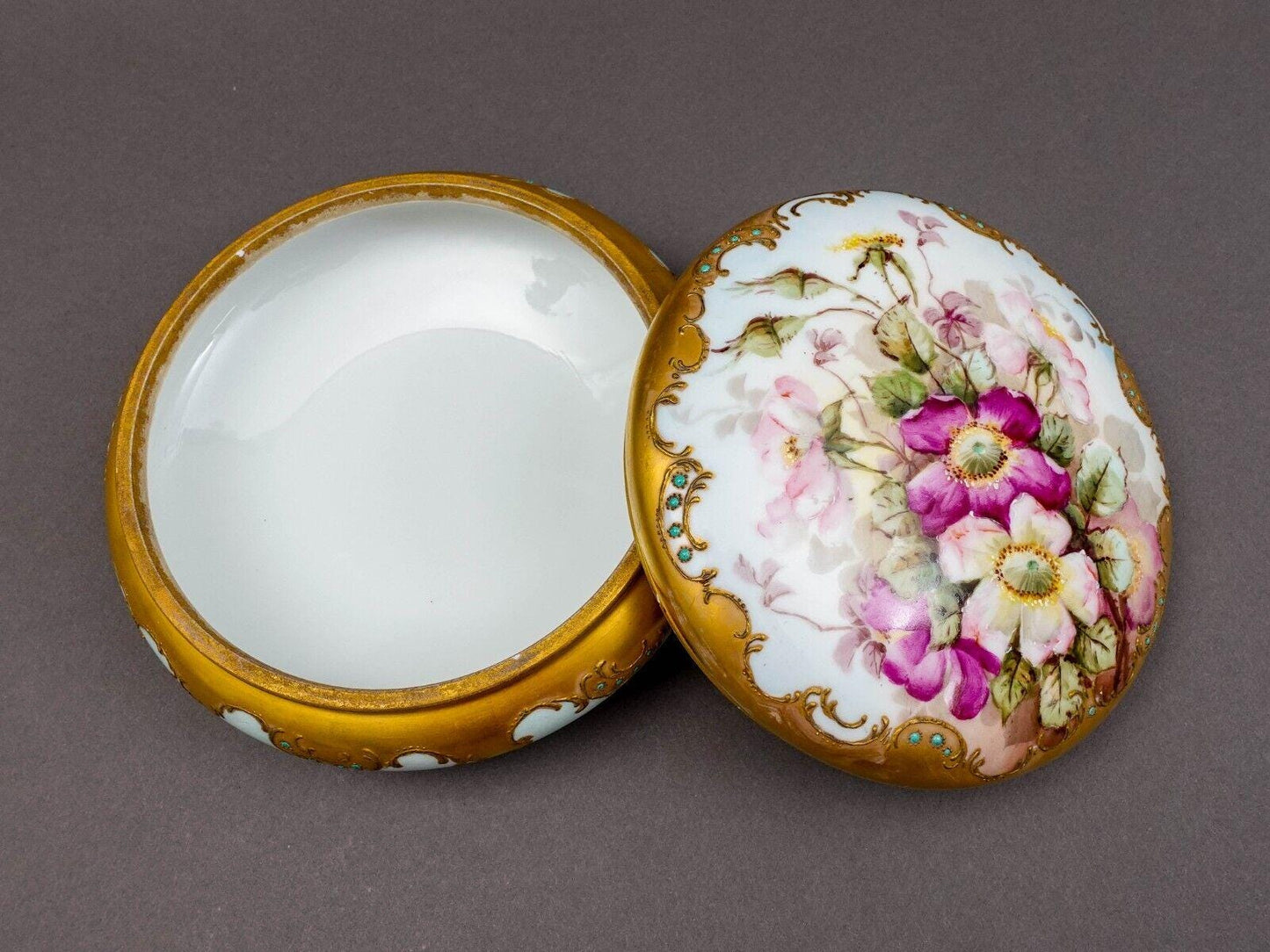 Limoges France Antique Large Floral Porcelain Dresser Powder Jewlery Box (Read)
