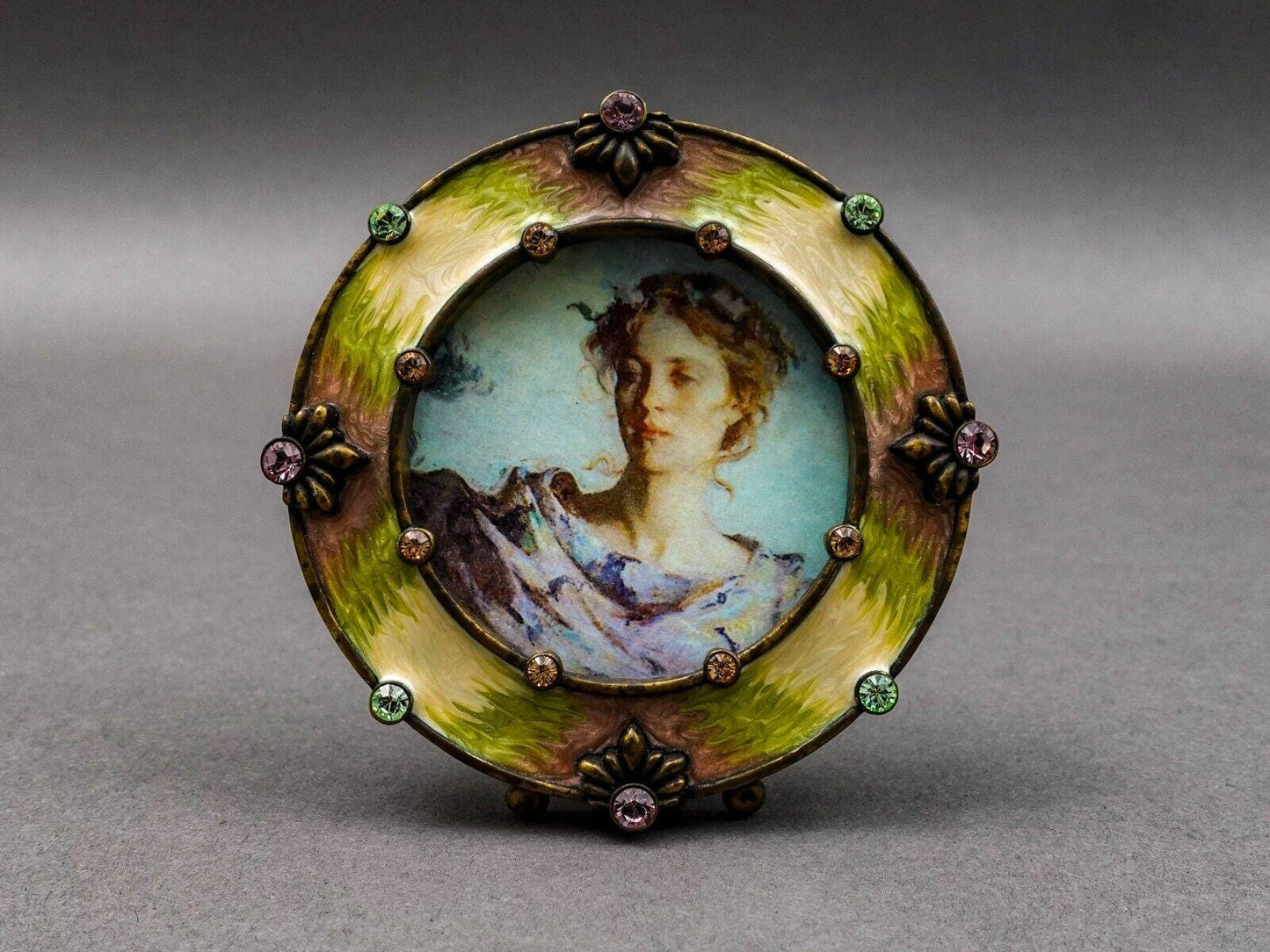 Jay Strongwater Swarovski Crystals Enameled Round MIni Photo Picture Frame 3"