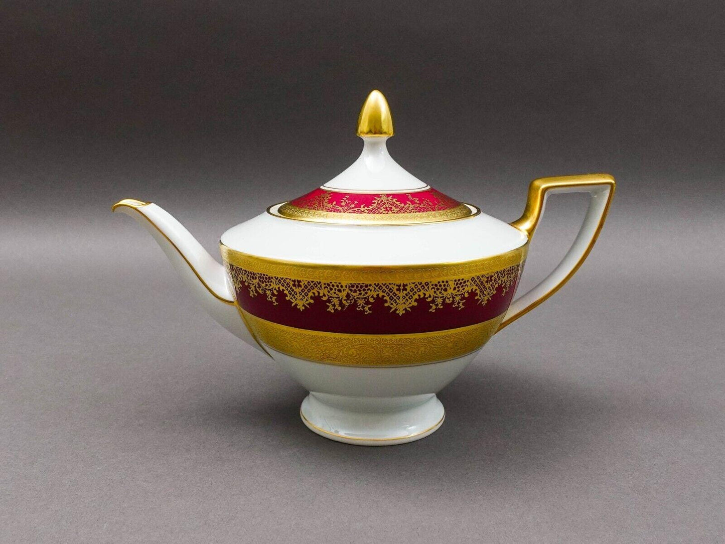 DW Porzellan Karlsbader Wertarbeit Germany Fuchsia Gold Encrusted Lidded Tea Pot