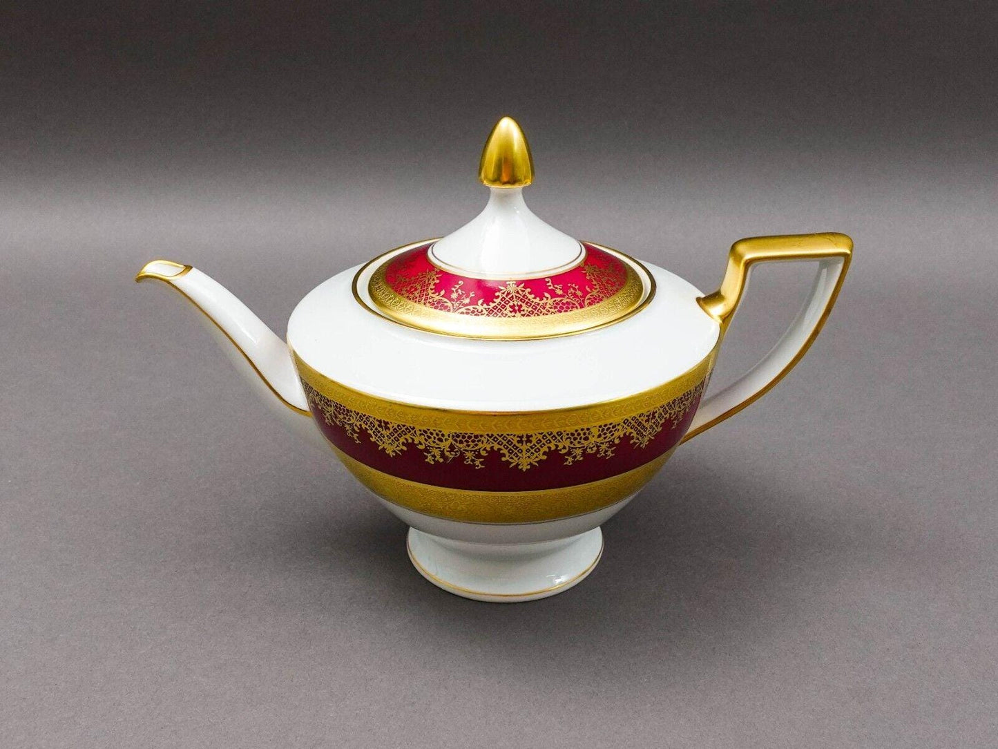 DW Porzellan Karlsbader Wertarbeit Germany Fuchsia Gold Encrusted Lidded Tea Pot