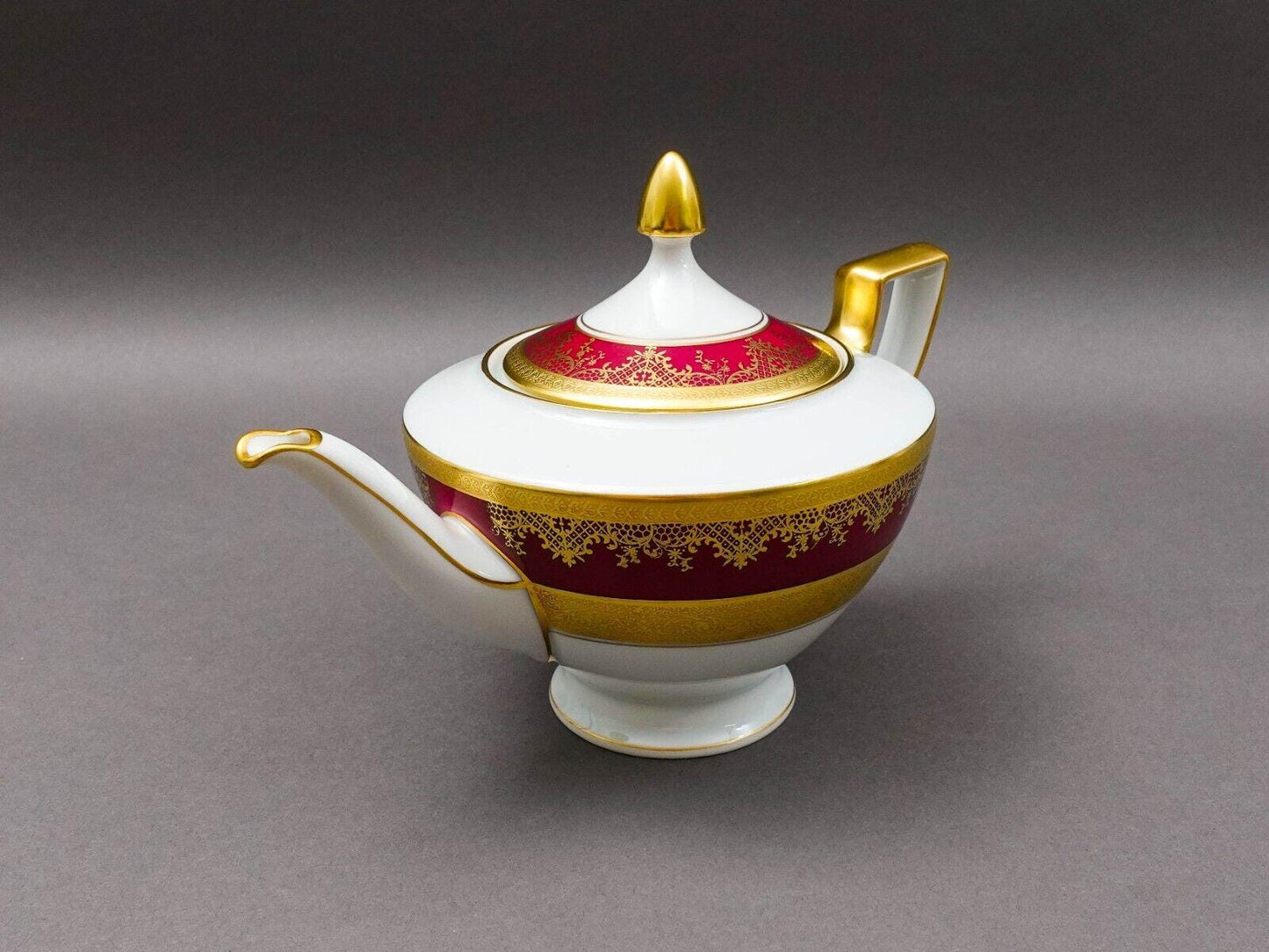 DW Porzellan Karlsbader Wertarbeit Germany Fuchsia Gold Encrusted Lidded Tea Pot