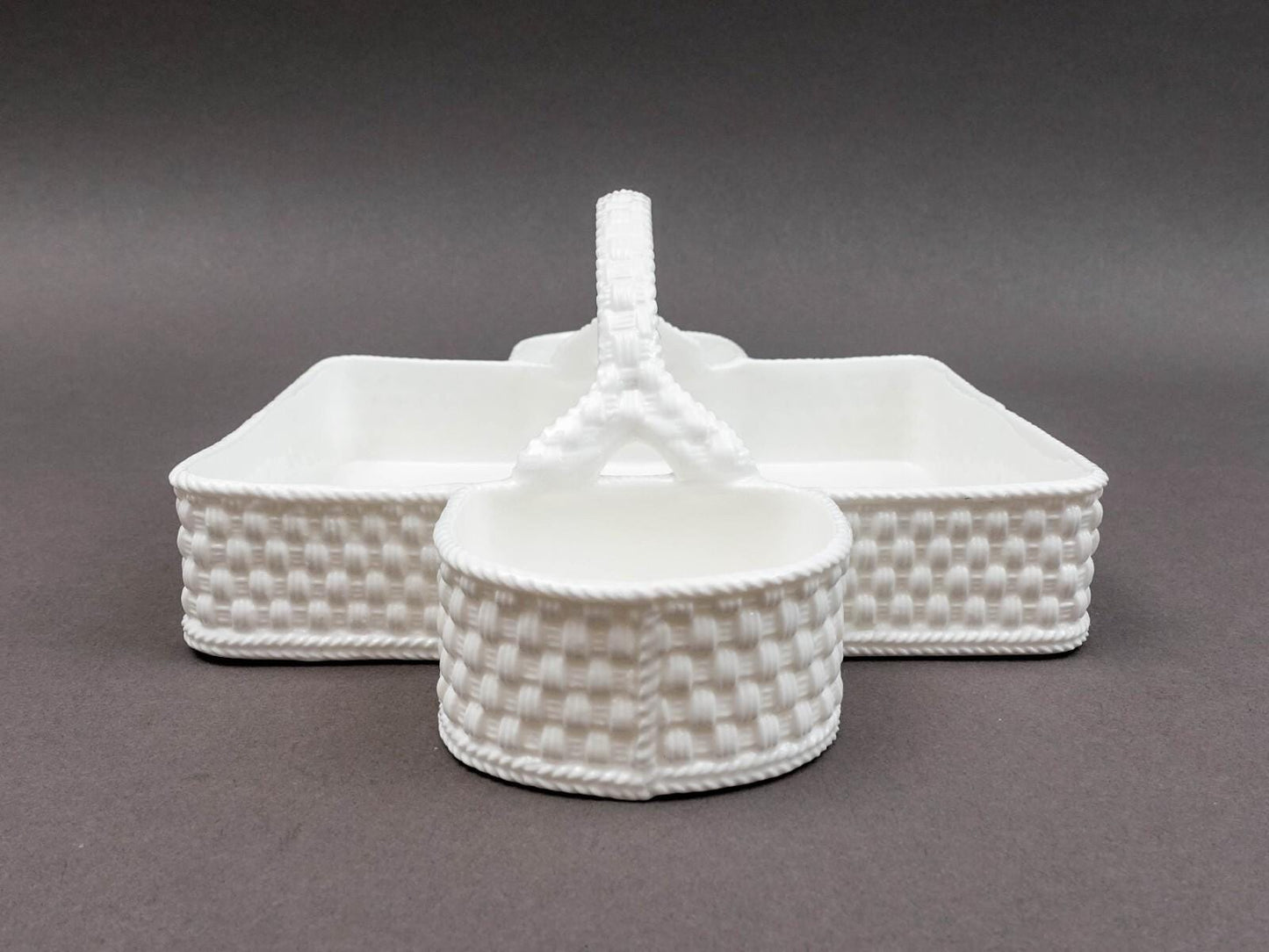Tiffany & Co Ireland "Tiffany Weave" White Strawberry Basket Serving Tray 1994