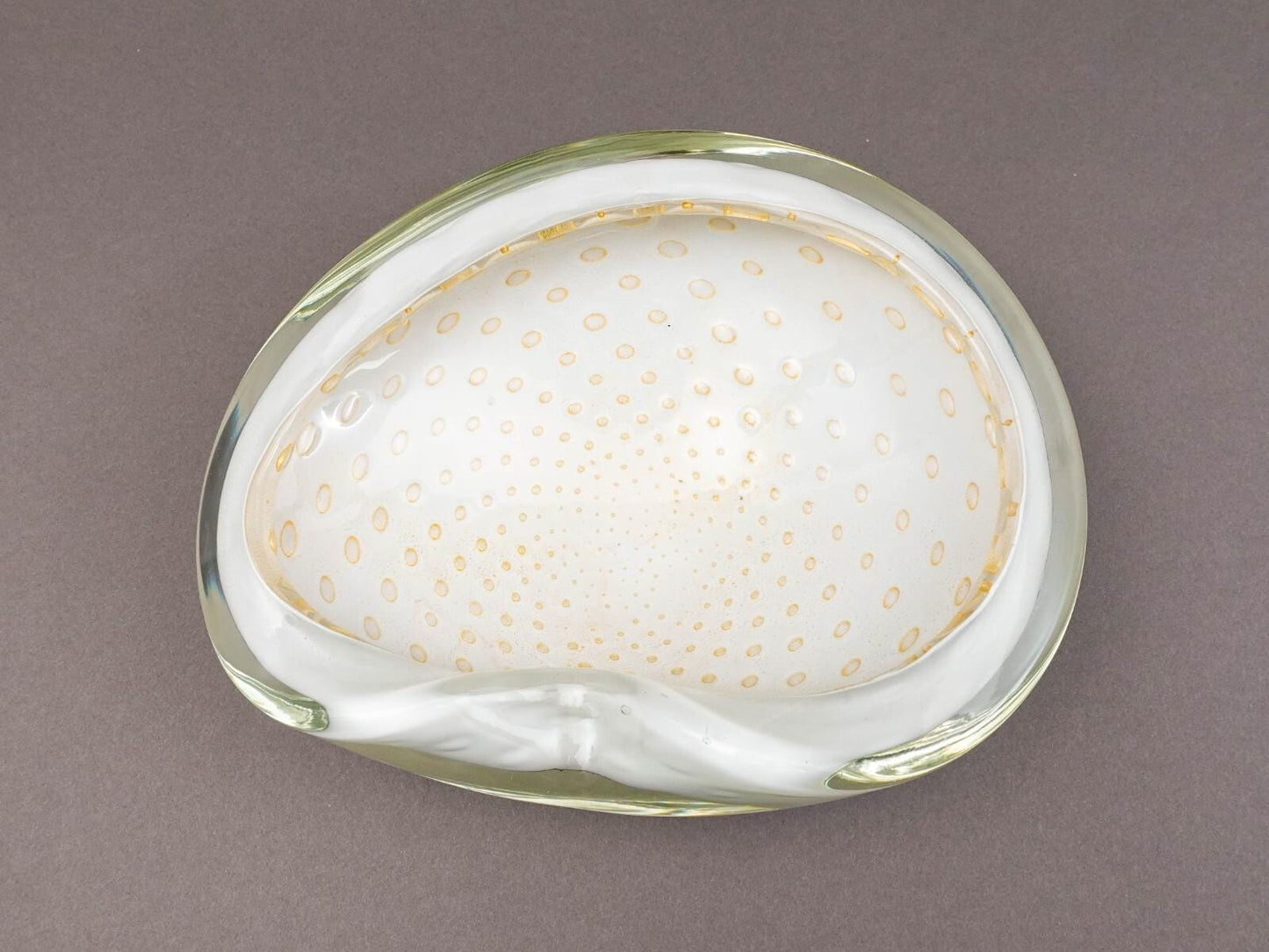 Alfredo Barbini Murano Italy MCM Bullicante White Gold Flecks Art Glass Bowl