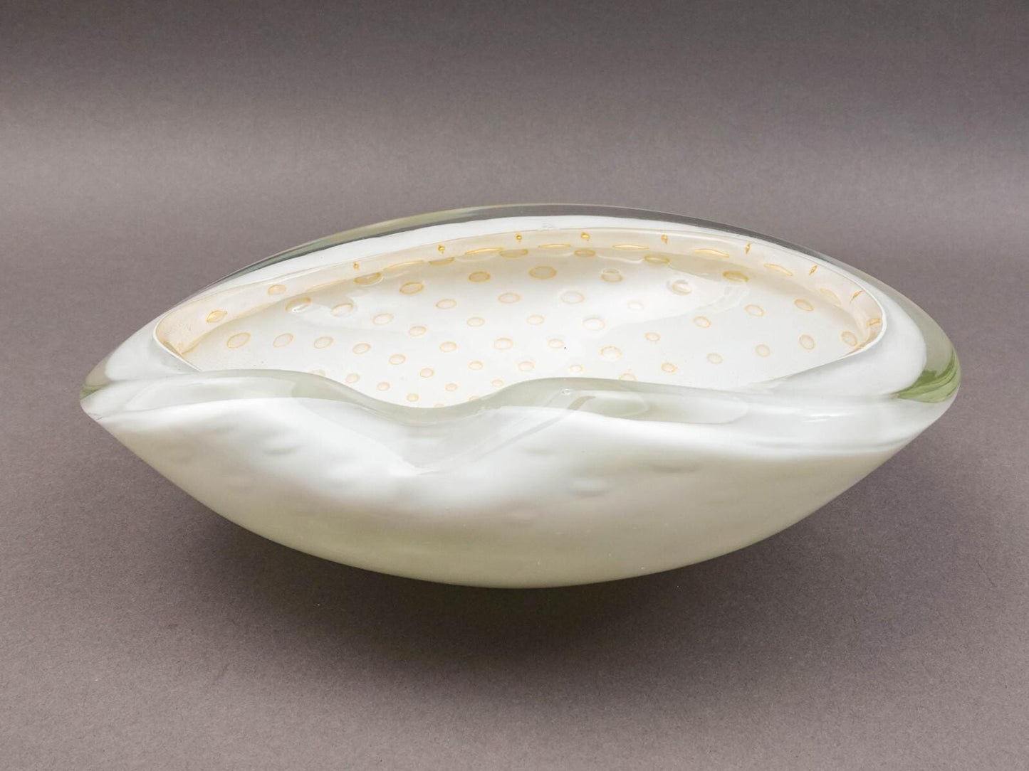 Alfredo Barbini Murano Italy MCM Bullicante White Gold Flecks Art Glass Bowl