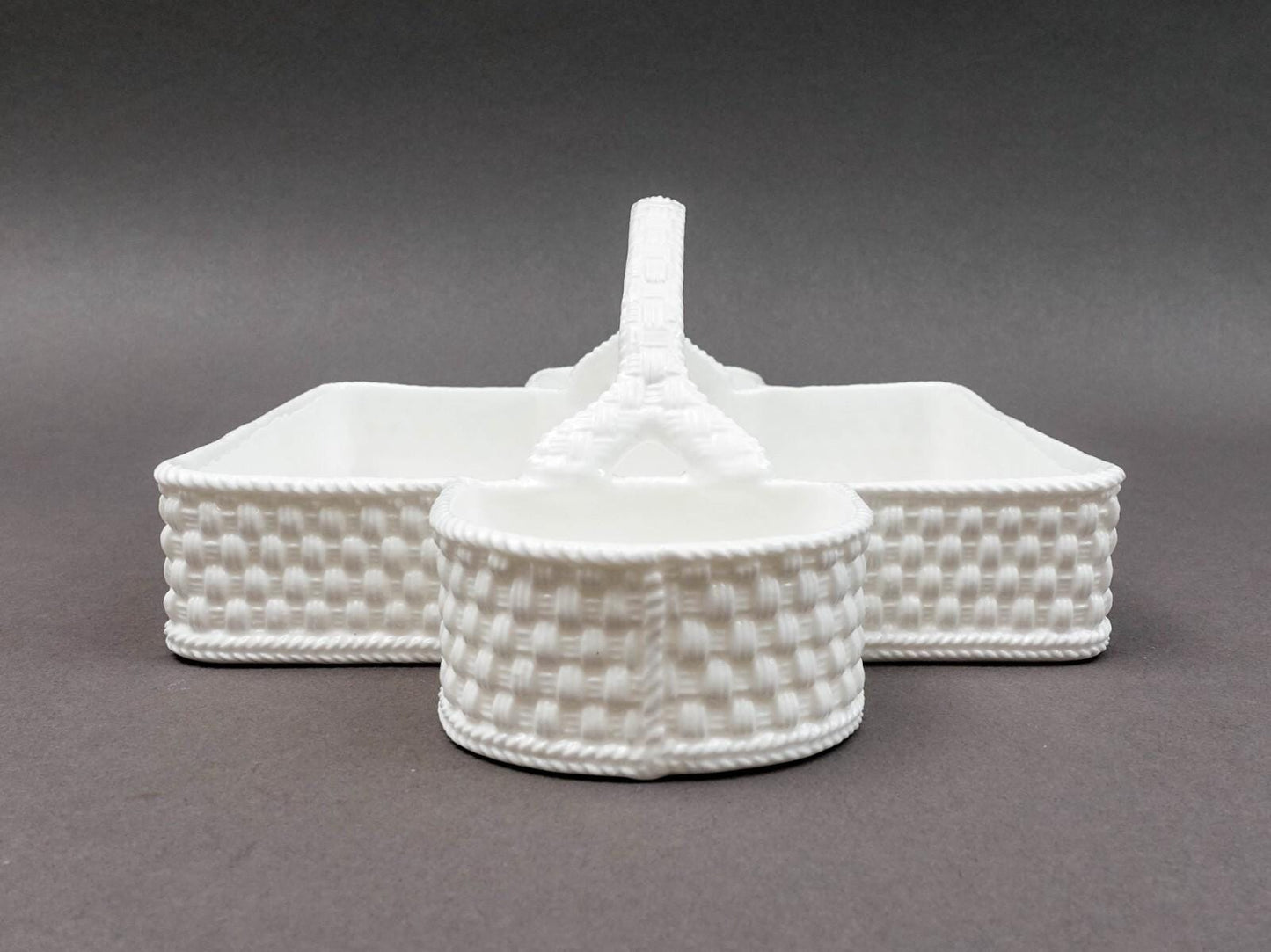 Tiffany & Co Ireland "Tiffany Weave" White Strawberry Basket Serving Tray 1994