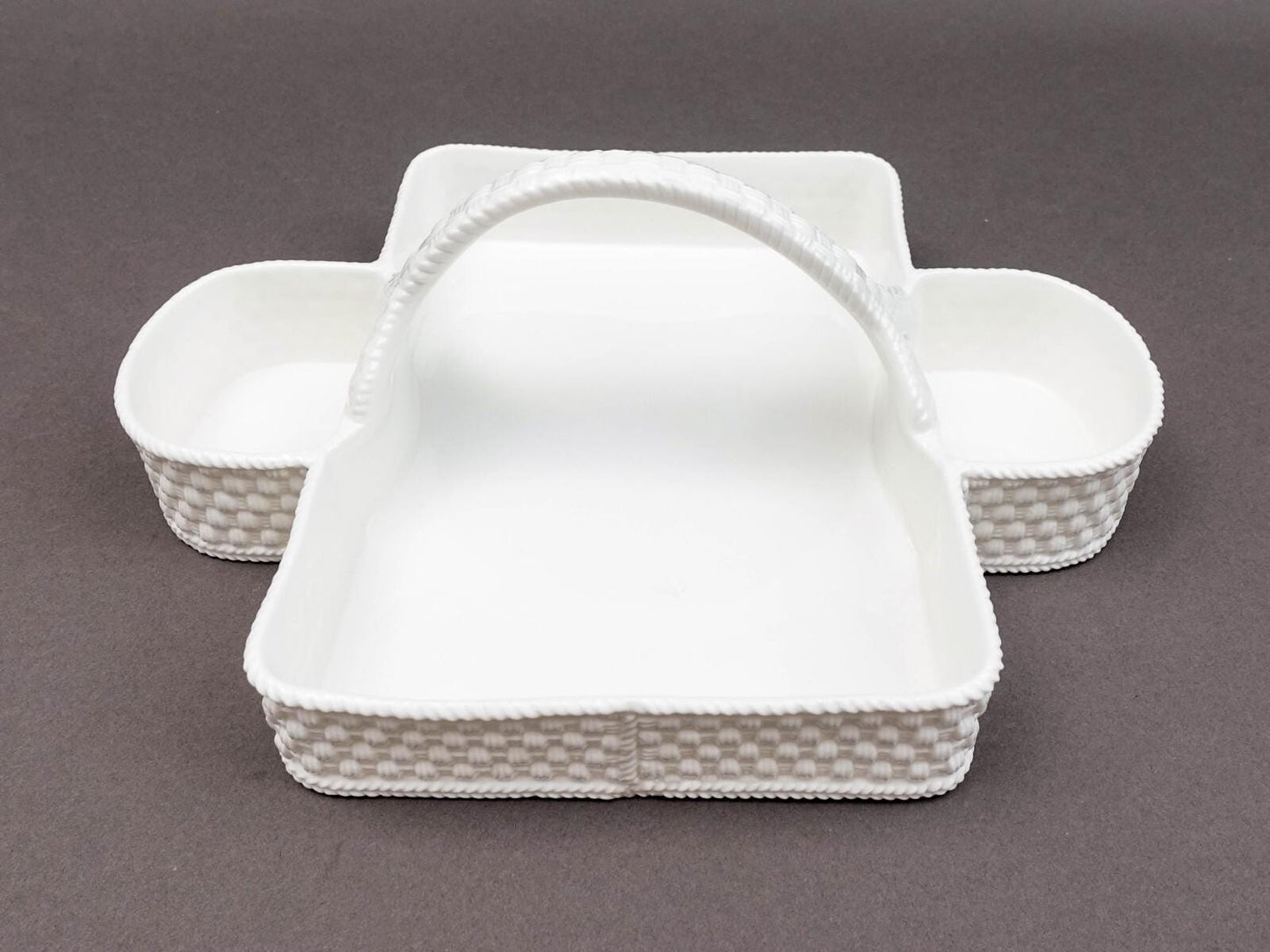 Tiffany & Co Ireland "Tiffany Weave" White Strawberry Basket Serving Tray 1994