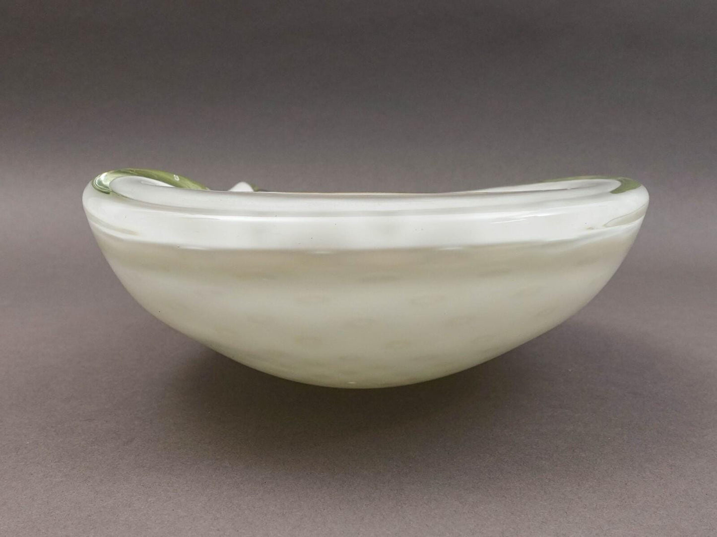 Alfredo Barbini Murano Italy MCM Bullicante White Gold Flecks Art Glass Bowl