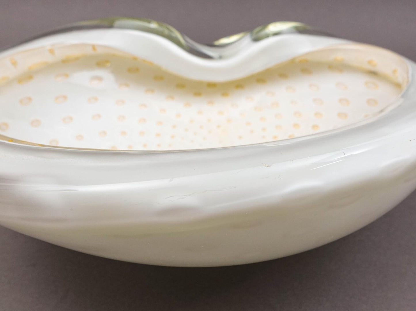 Alfredo Barbini Murano Italy MCM Bullicante White Gold Flecks Art Glass Bowl