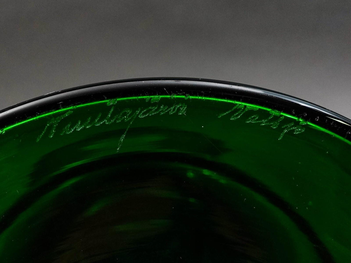 Nuutajarvi Notsjo Signed Finland Oiva Toikka MCM Green Glass Vase 15.75" (Read)