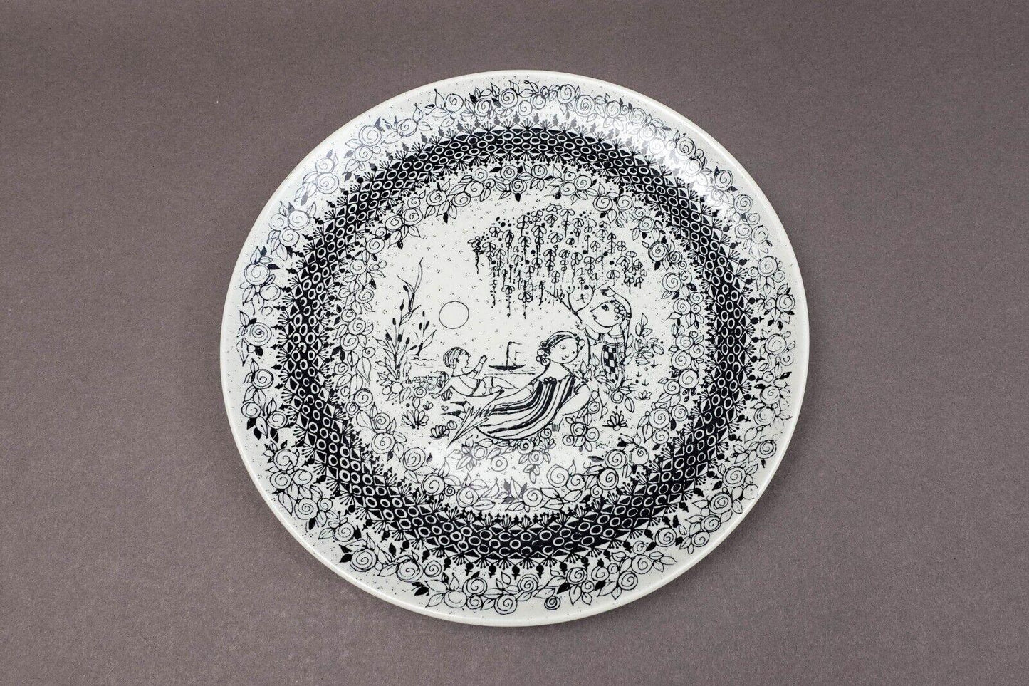 Nymolle Denmark Bjorn Wiinblad  Ararstiderne Sreasons Summer 10 5/8" Plate
