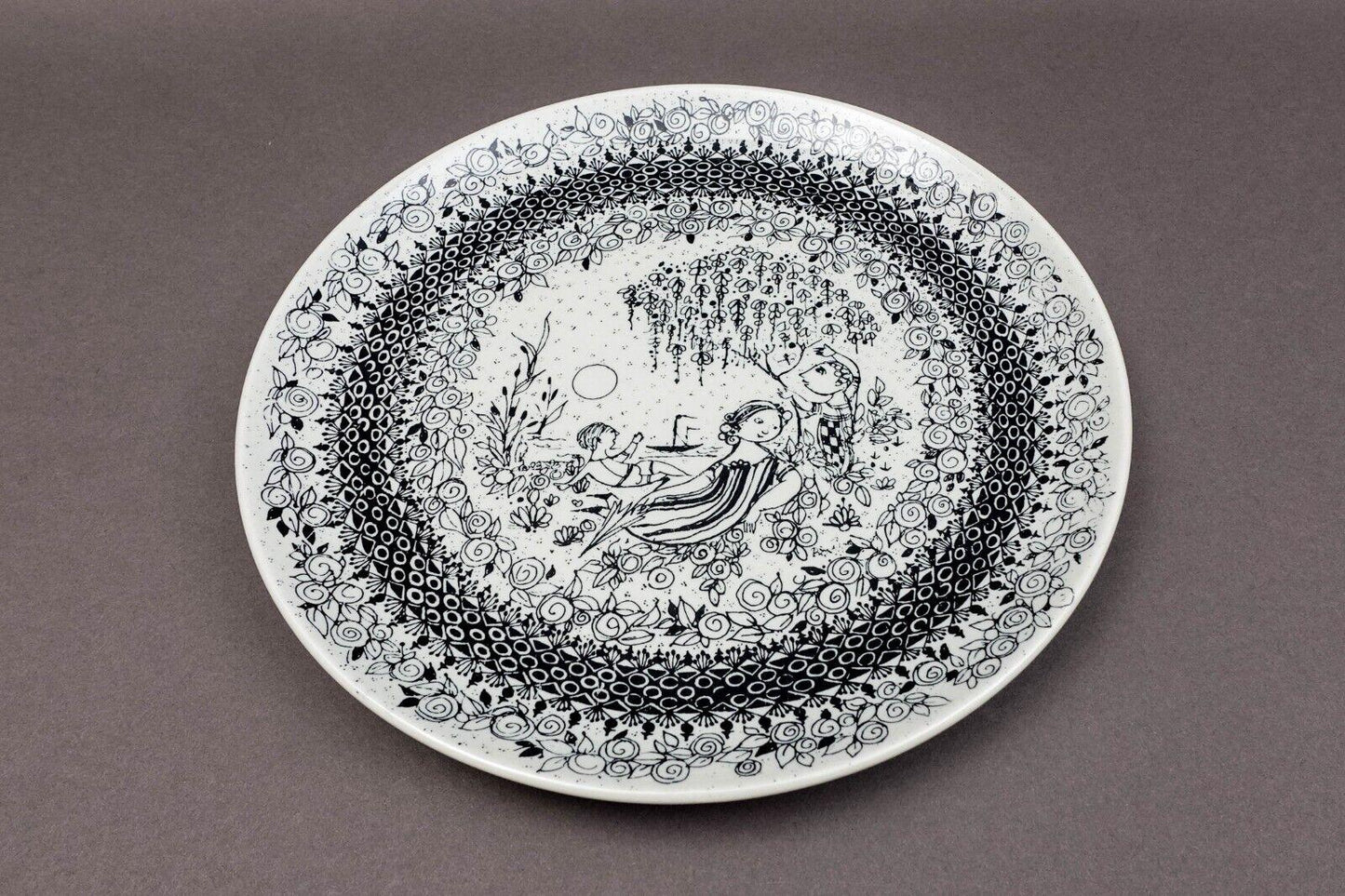Nymolle Denmark Bjorn Wiinblad  Ararstiderne Sreasons Summer 10 5/8" Plate